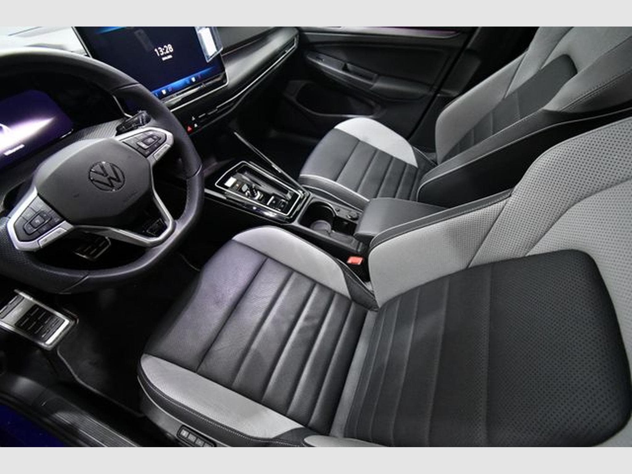 VW Golf Golf VIII Lim. 2.0 TDI R-Line, Black Style, Lede (2024) - Photo 6