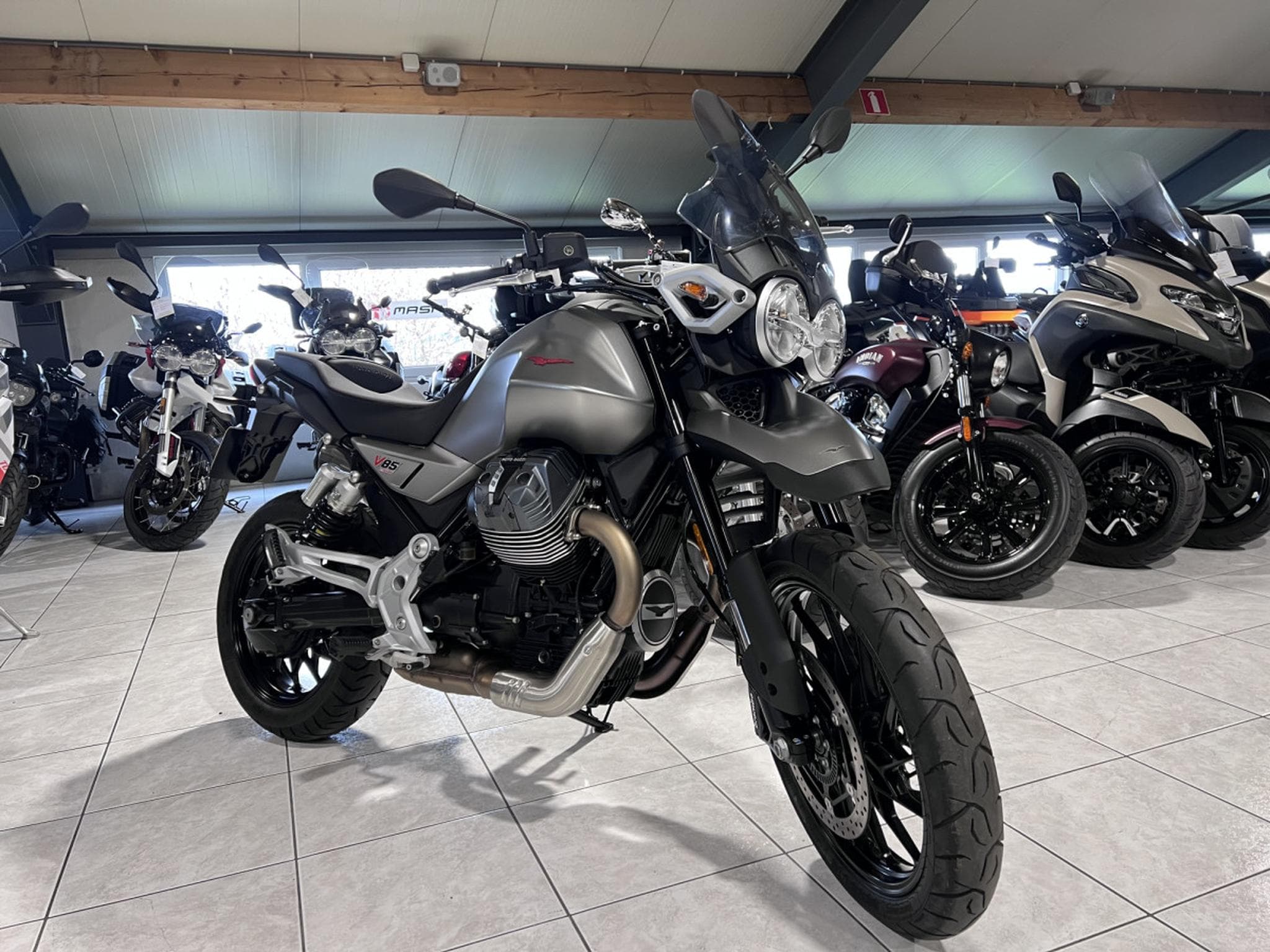 Moto Guzzi V85 TT  Strada (2025) - Photo 7