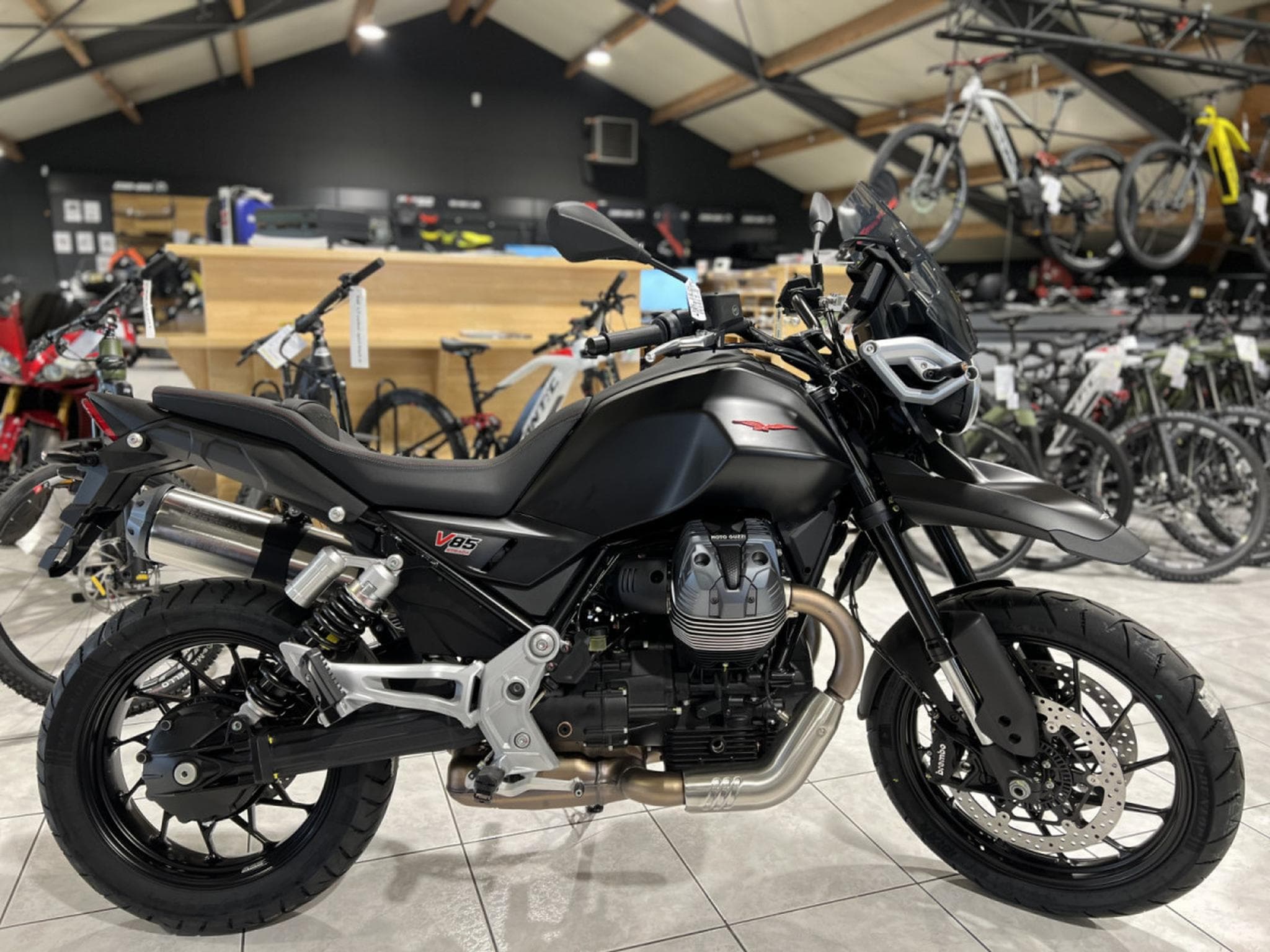 Moto Guzzi V85 TT  Strada (2024) - Photo 1