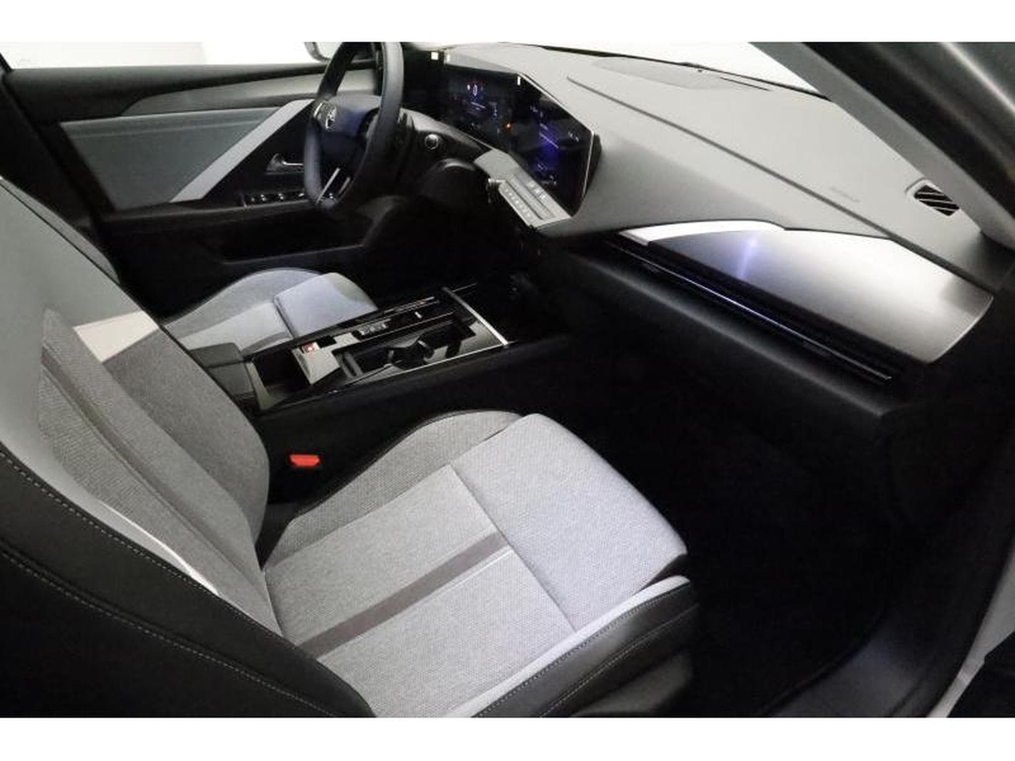 Opel Astra L Elegance (2024) - Photo 10