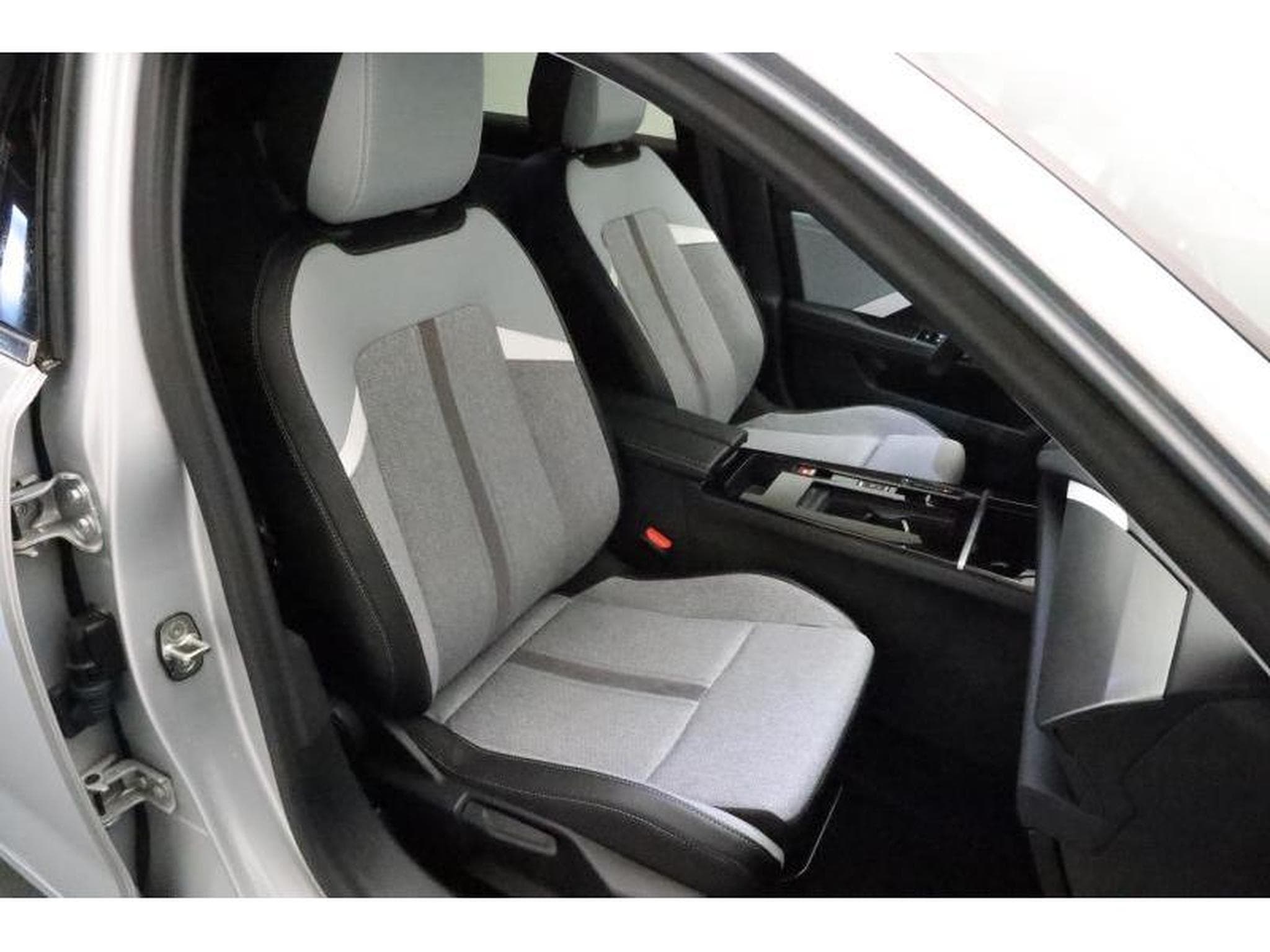 Opel Astra L Elegance (2024) - Photo 12
