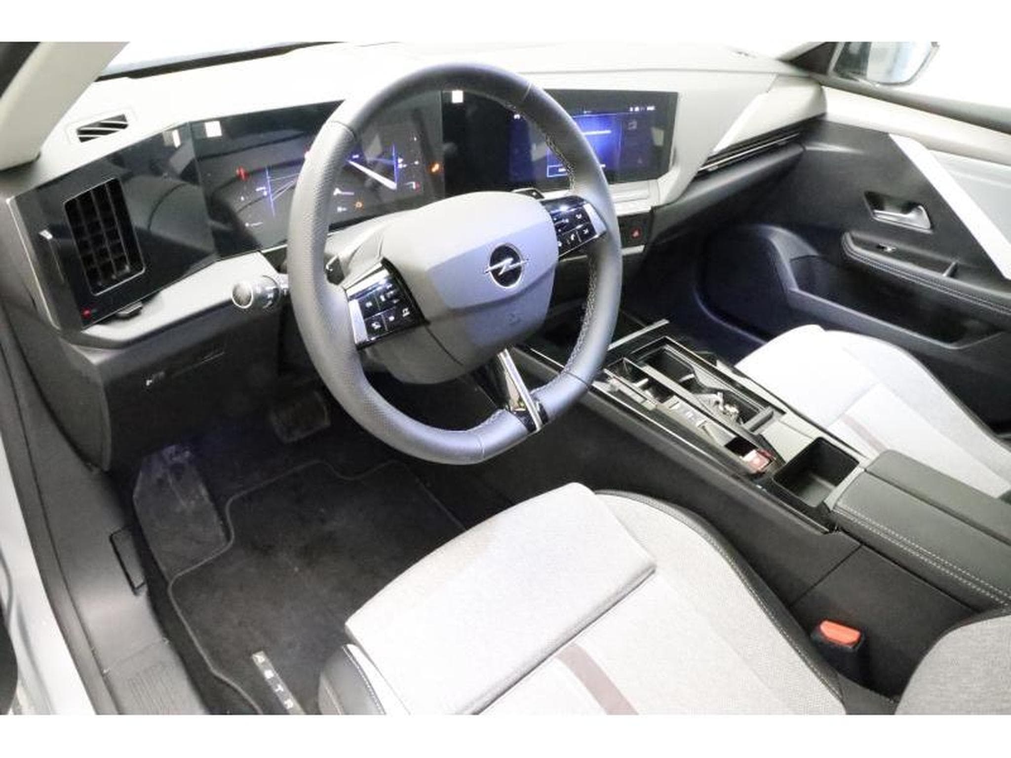 Opel Astra L Elegance (2024) - Photo 14