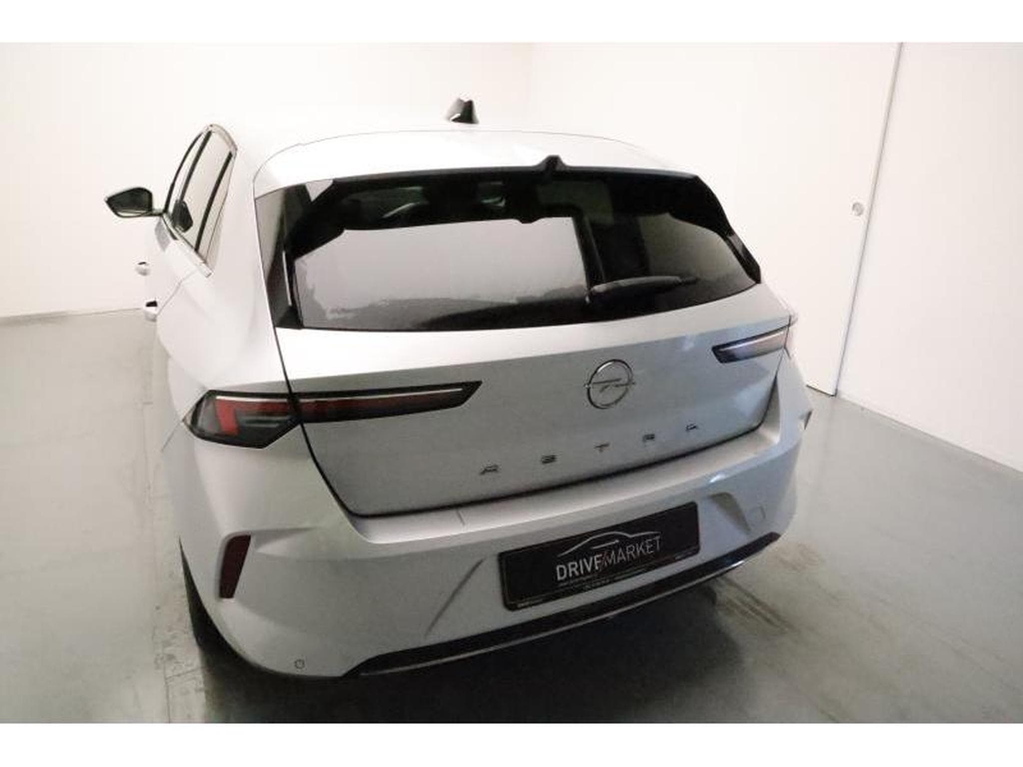 Opel Astra L Elegance (2024) - Photo 16