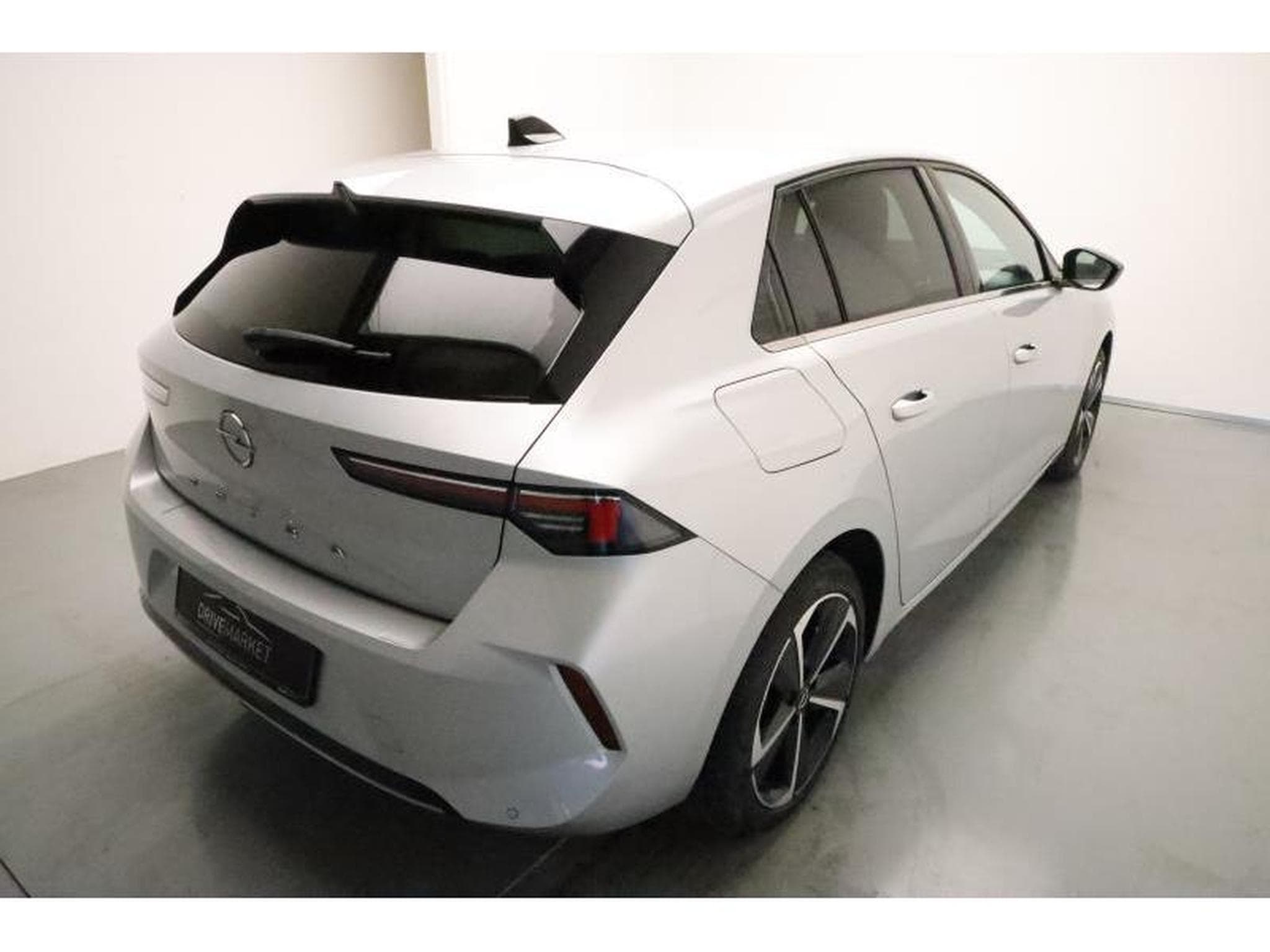 Opel Astra L Elegance (2024) - Photo 18