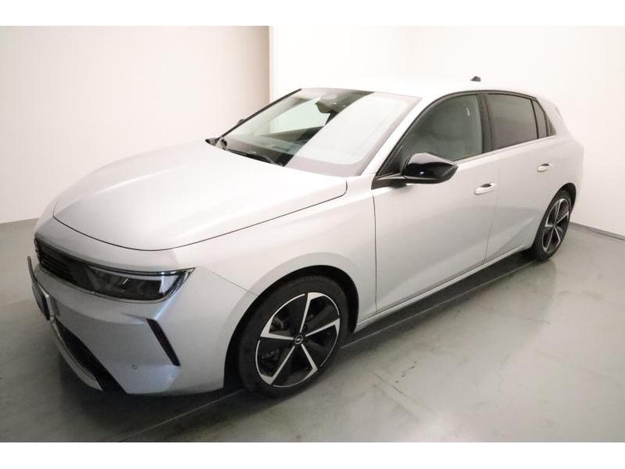 Opel Astra L Elegance (2024) - Photo 19