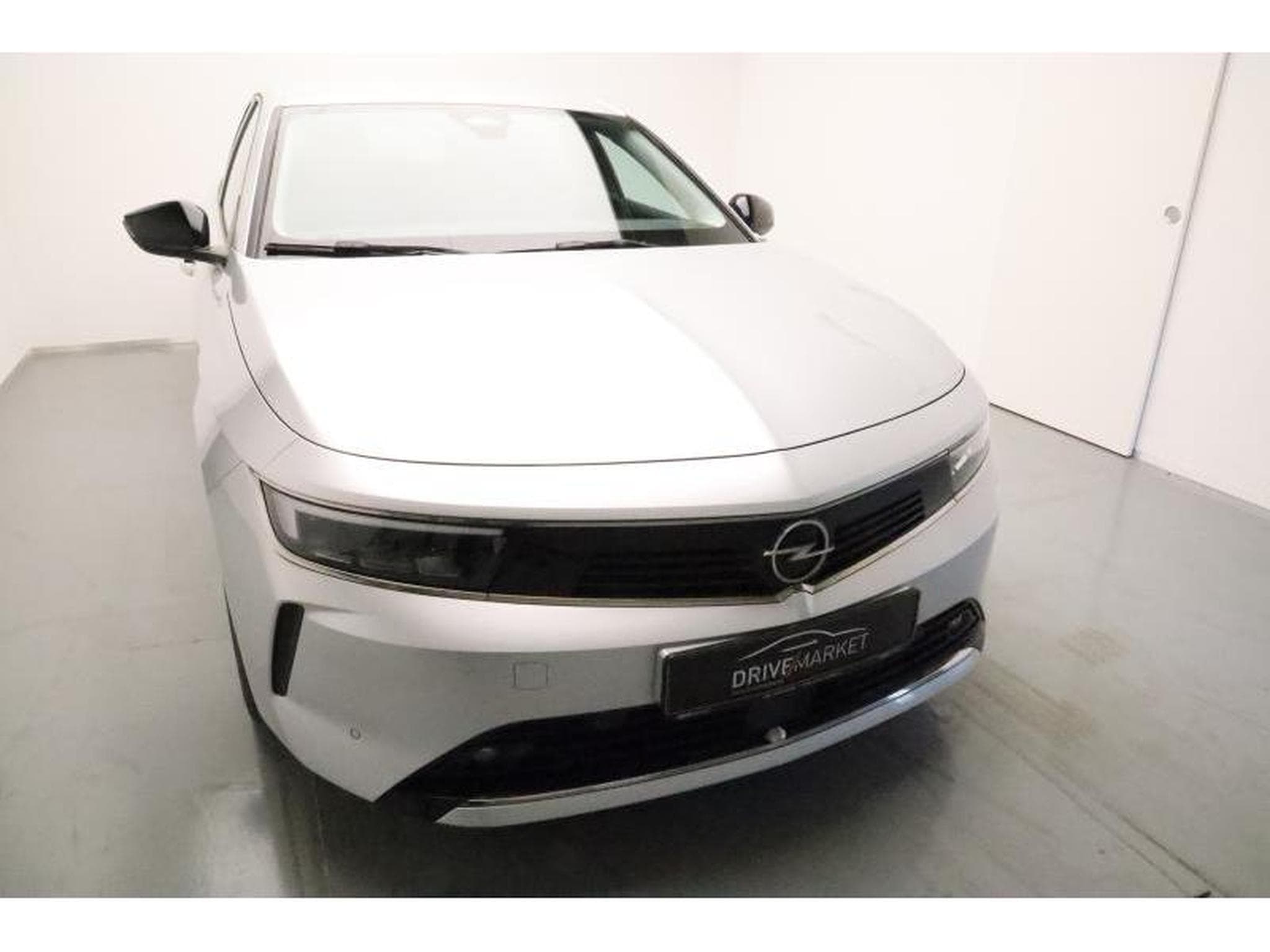 Opel Astra L Elegance (2024) - Photo 20