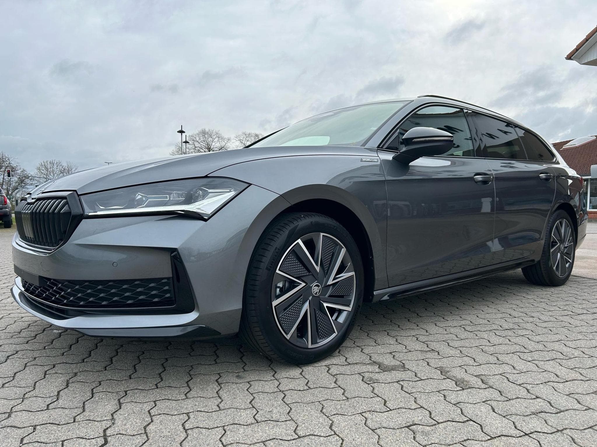Skoda Superb Sportline (2026) - Photo 1