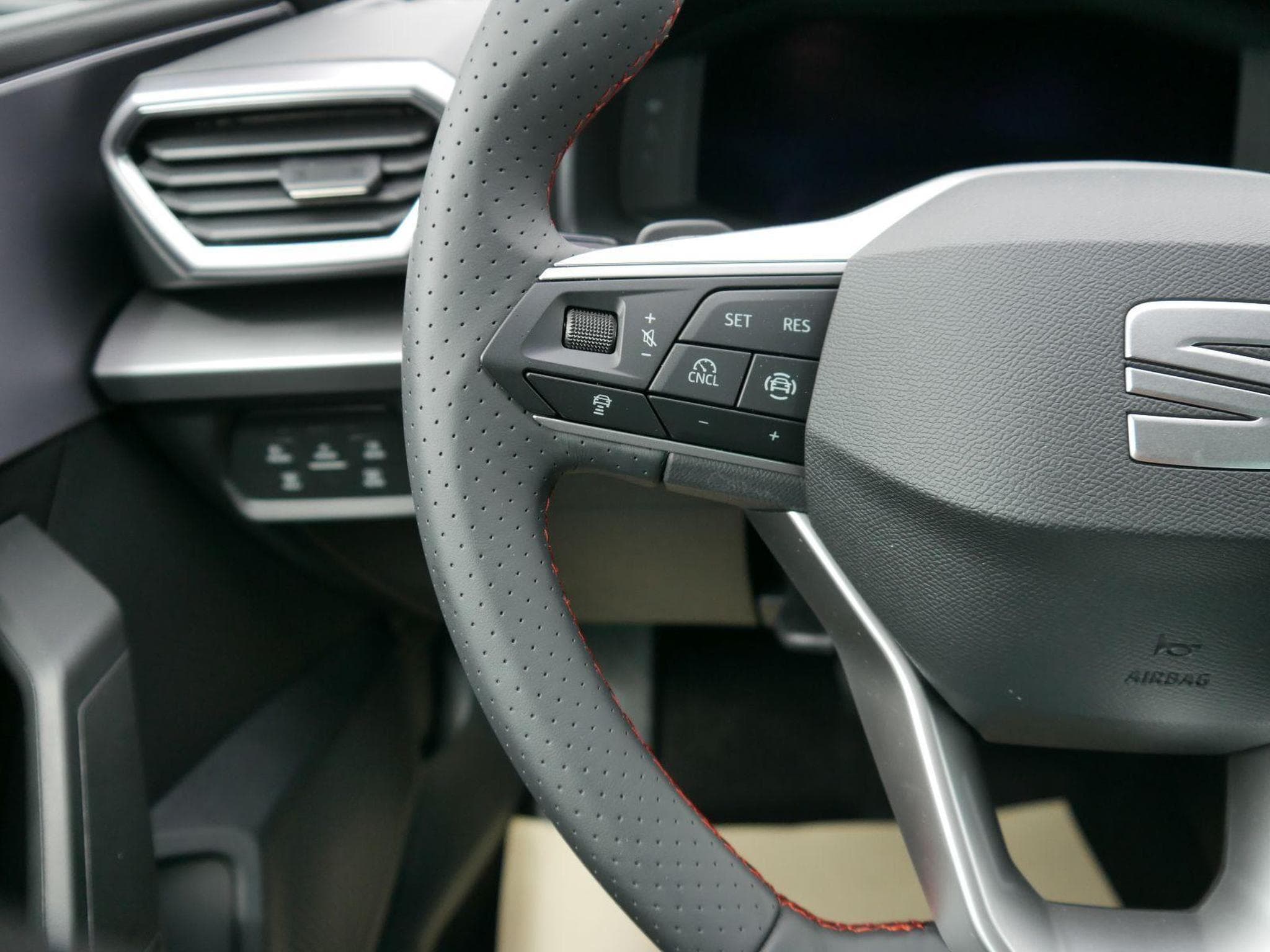 Seat Leon FR 1.5 eTSI DSG (2026) - Photo 13