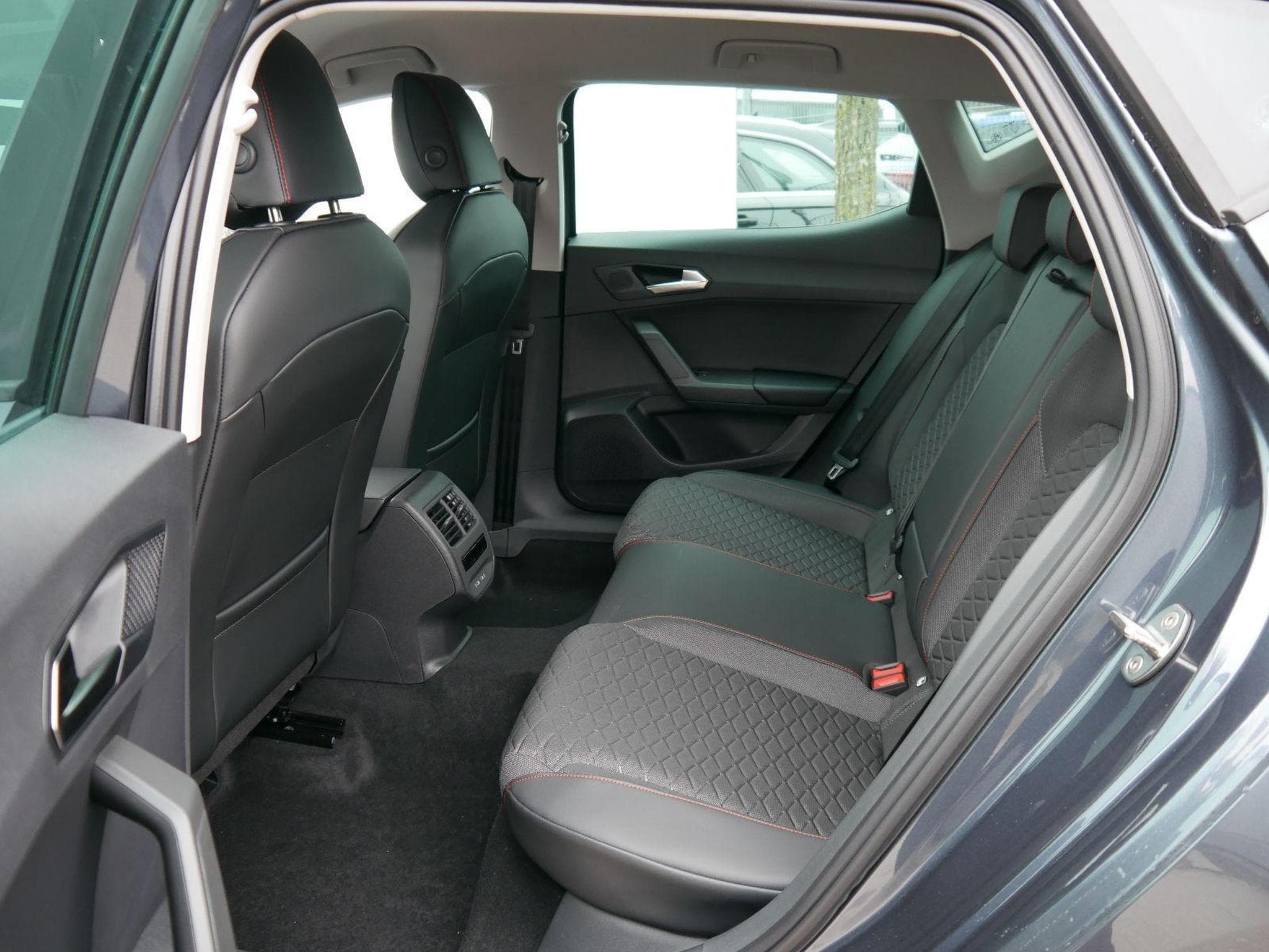 Seat Leon FR 2.0 TDI DSG (2026) - Photo 9