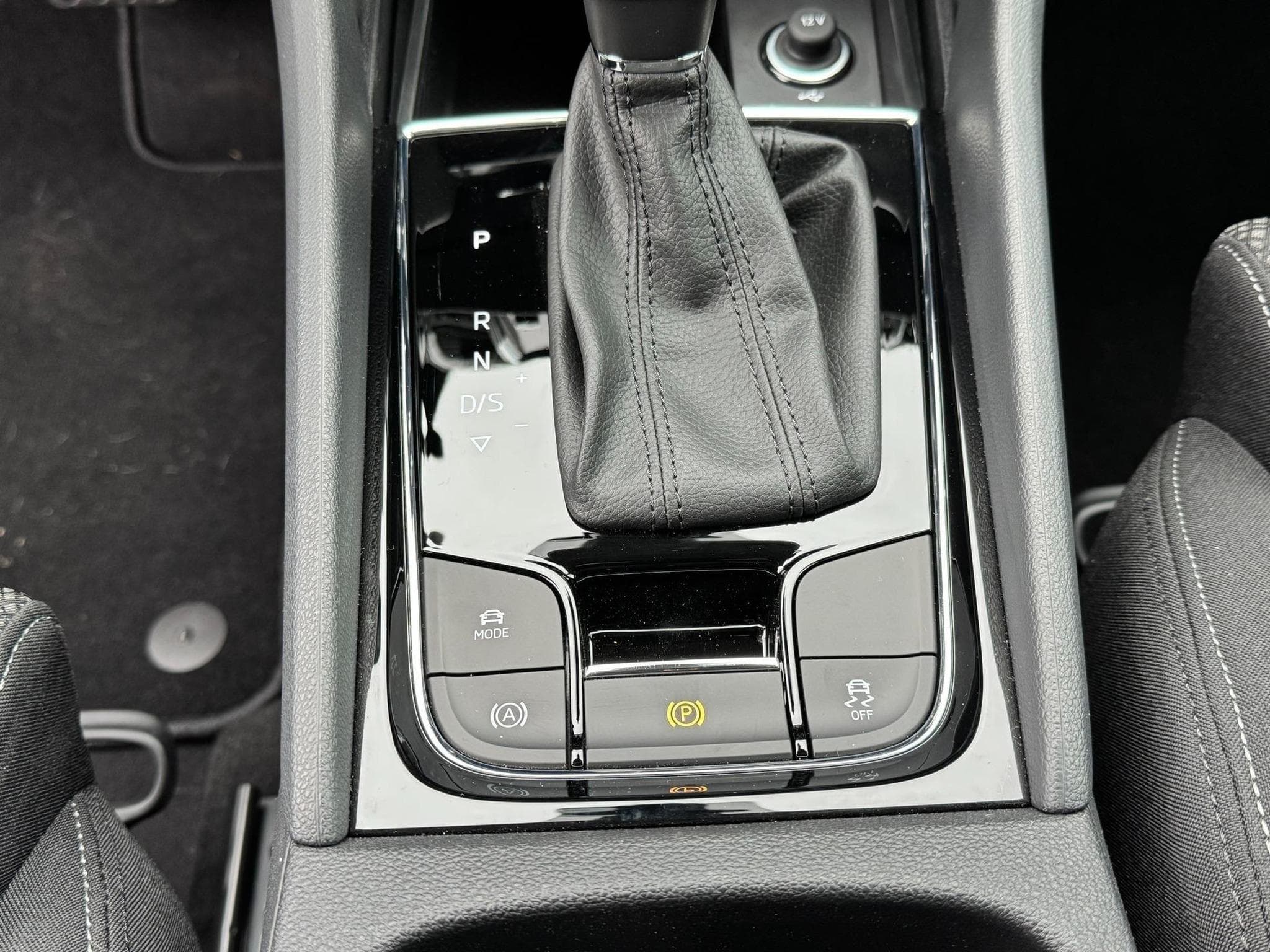 Skoda Karoq 1.5 TSI DSG (2026) - Photo 15