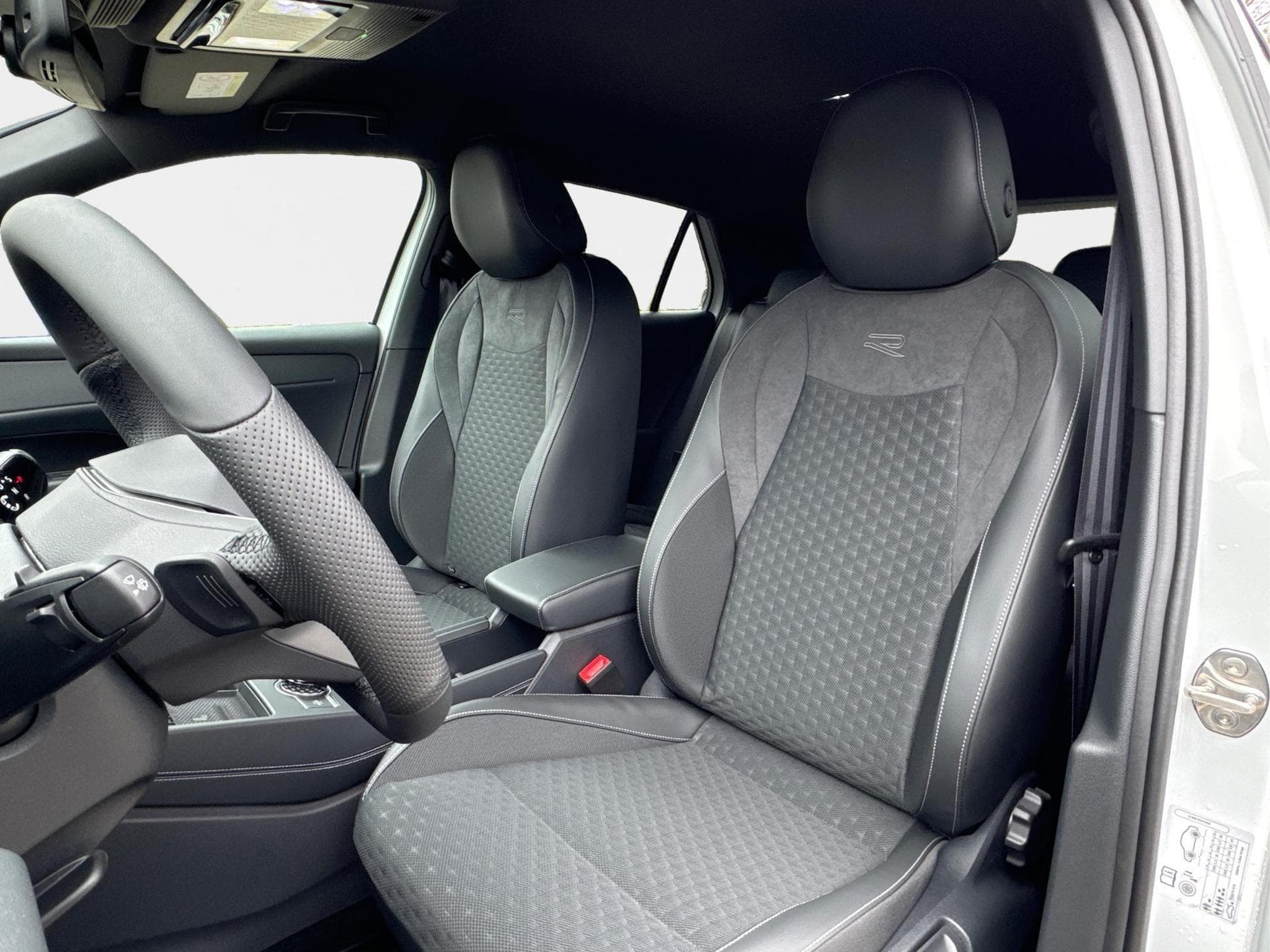 VW T-Roc R-Line (2026) - Photo 17