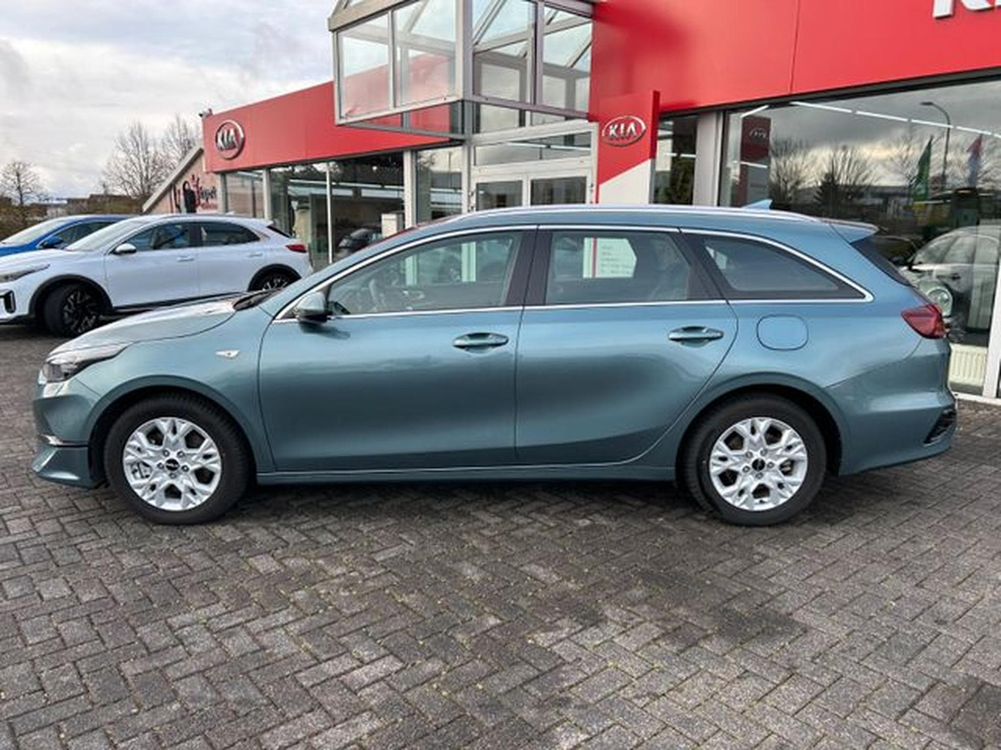 Kia Ceed Ceed SW 1.5 T-GDI DCT Vision Komfort+ Navi Kamer (2025) - Photo 4