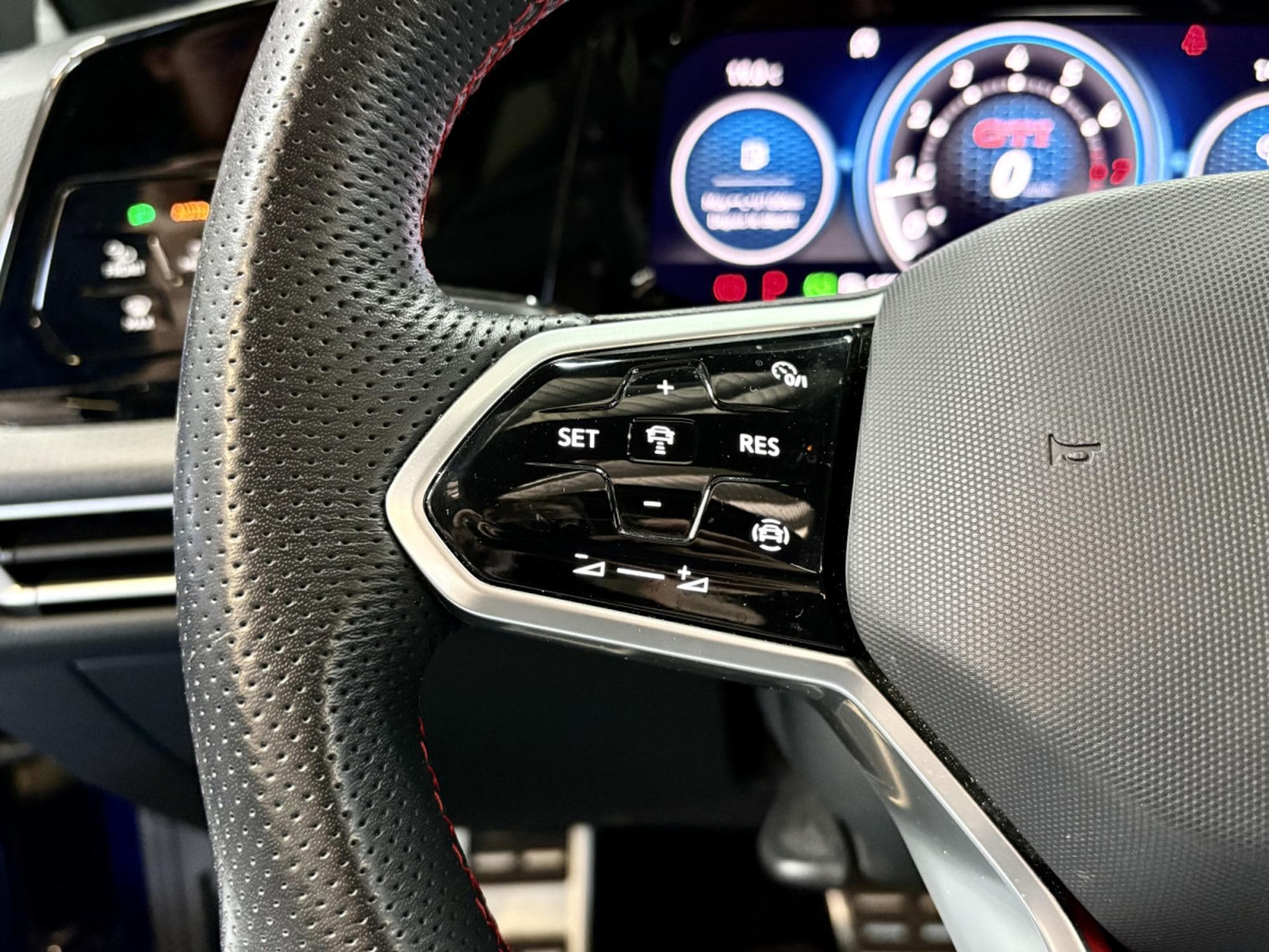 VW Golf GTI Clubsport 2.0 TSI 300 CV DSG7 *PANO*ACC* *CAM* (2024) - Photo 10