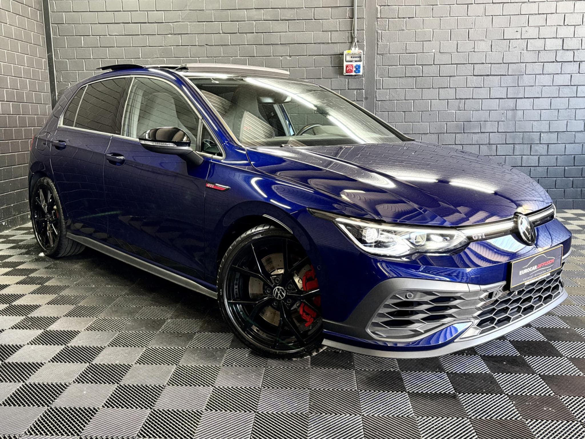VW Golf GTI Clubsport 2.0 TSI 300 CV DSG7 *PANO*ACC* *CAM* (2024) - Photo 3