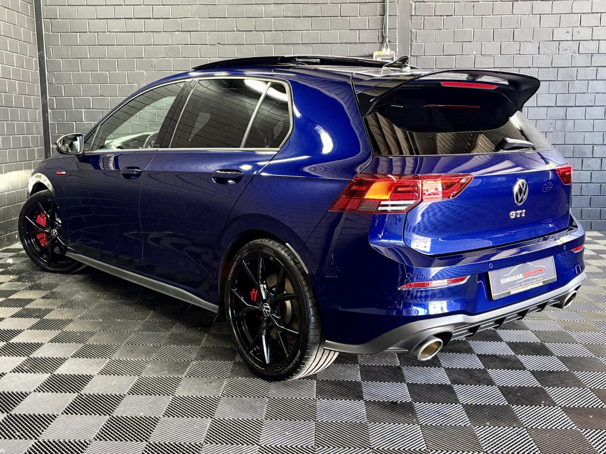 VW Golf GTI Clubsport 2.0 TSI 300 CV DSG7 *PANO*ACC* *CAM* (2024) - Photo 4
