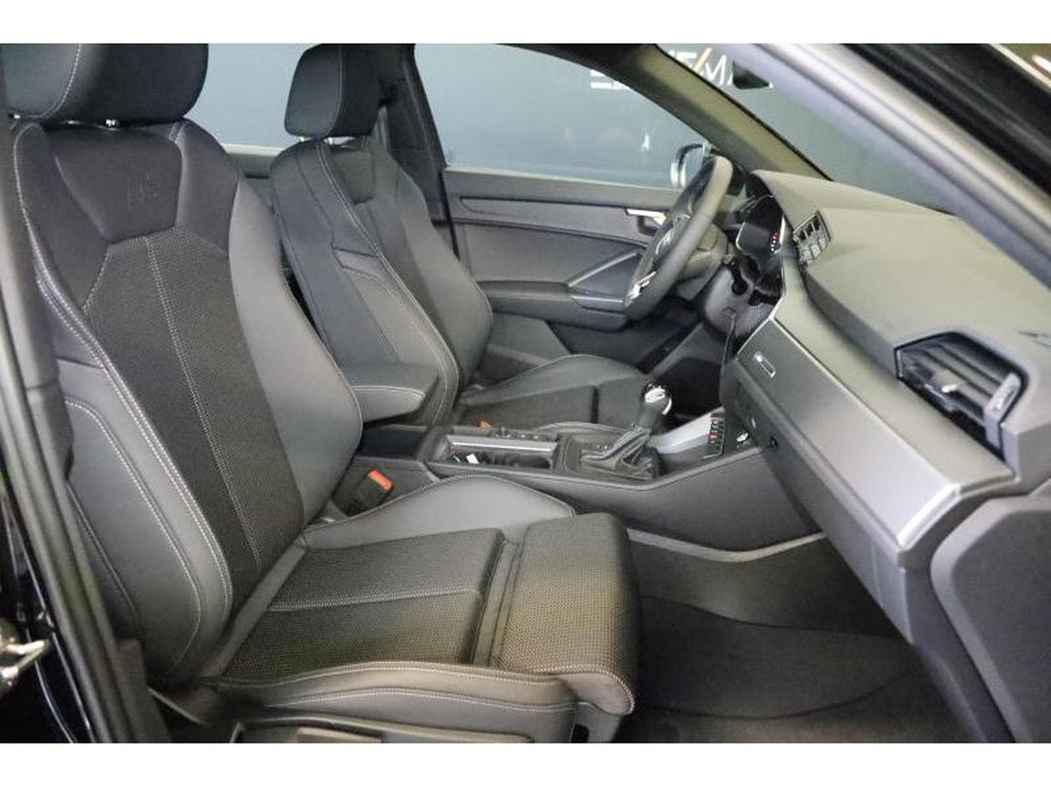 Audi Q3 Sportback S line (2024) - Photo 11