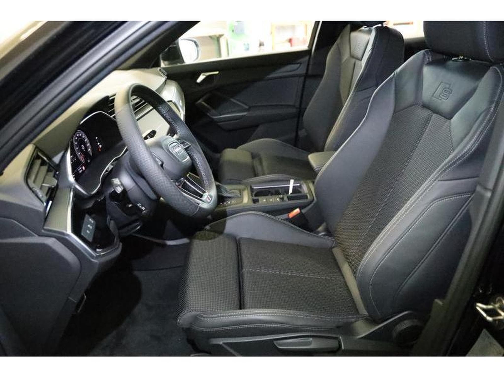 Audi Q3 Sportback S line (2024) - Photo 14