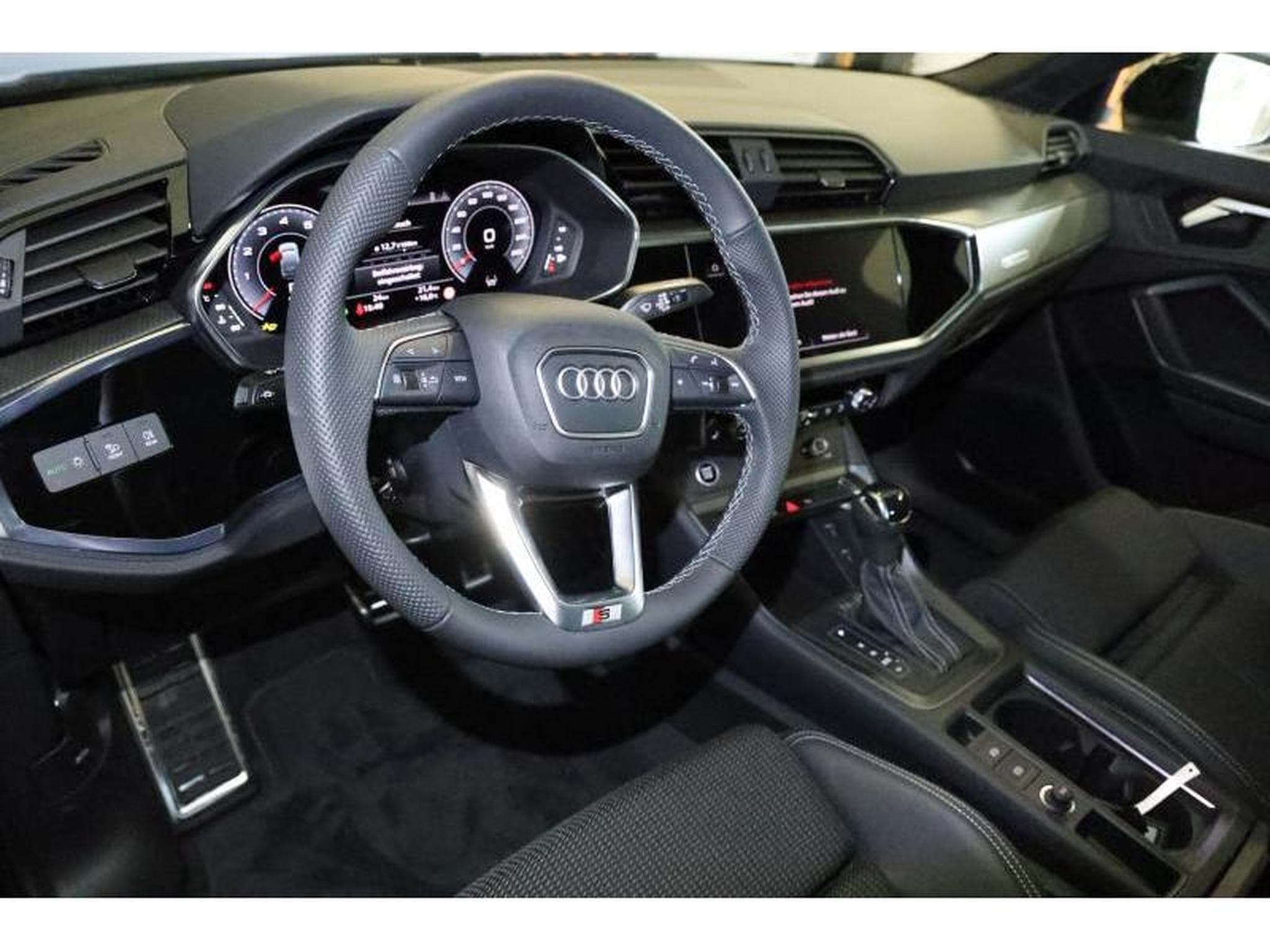 Audi Q3 Sportback S line (2024) - Photo 15