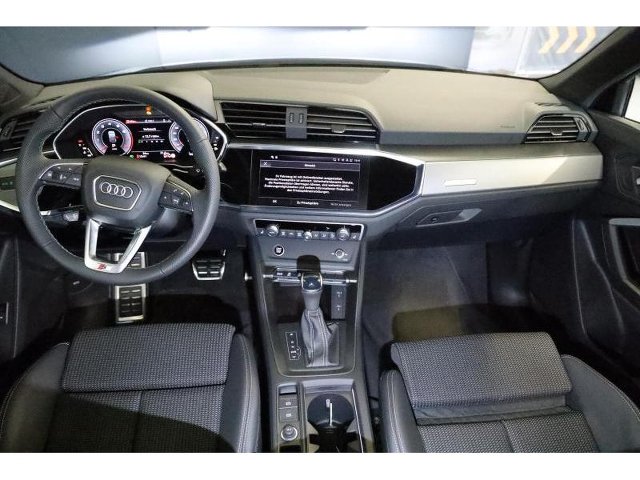 Audi Q3 Sportback S line (2024) - Photo 2