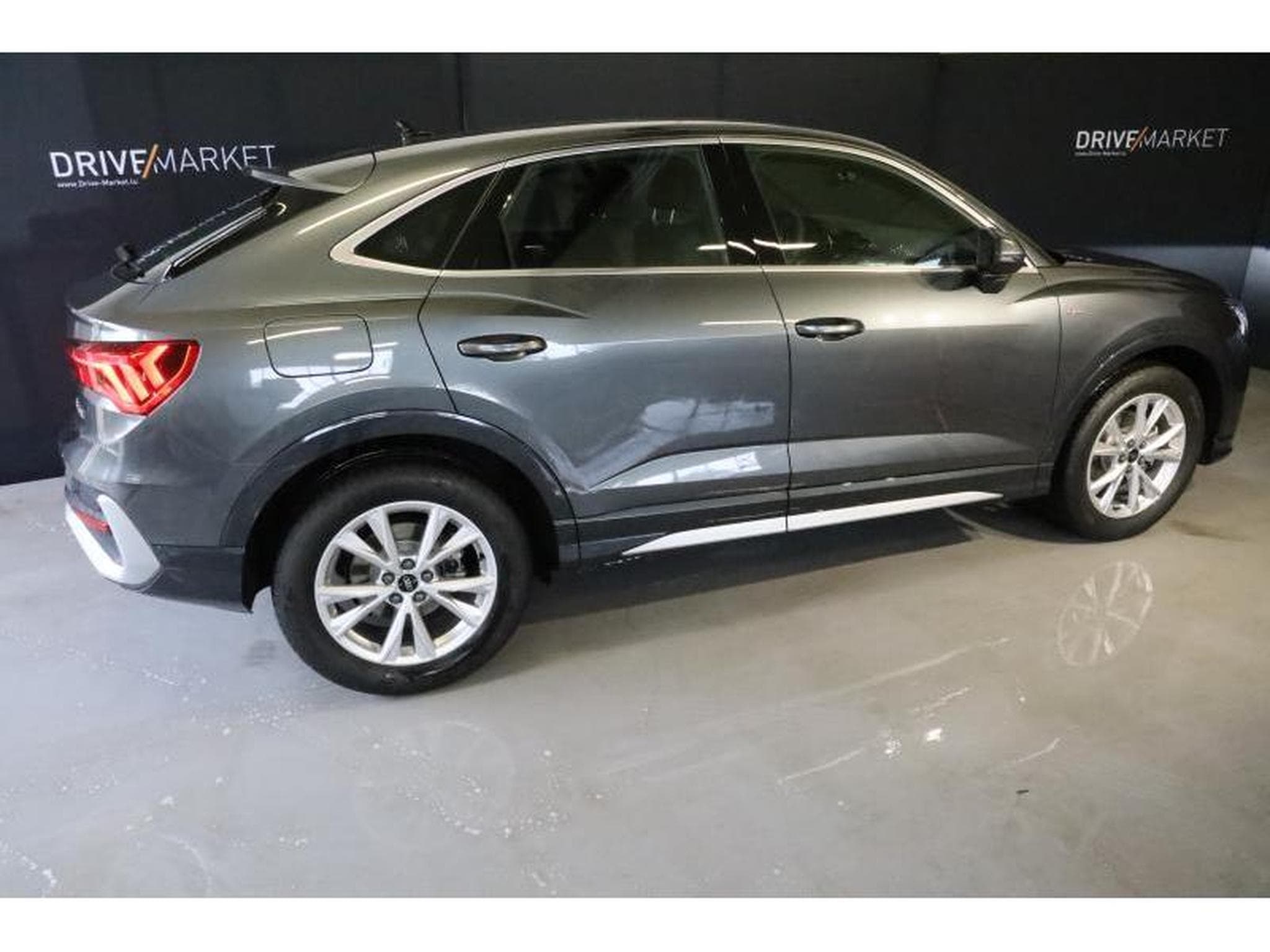 Audi Q3 Sportback S line (2024) - Photo 10
