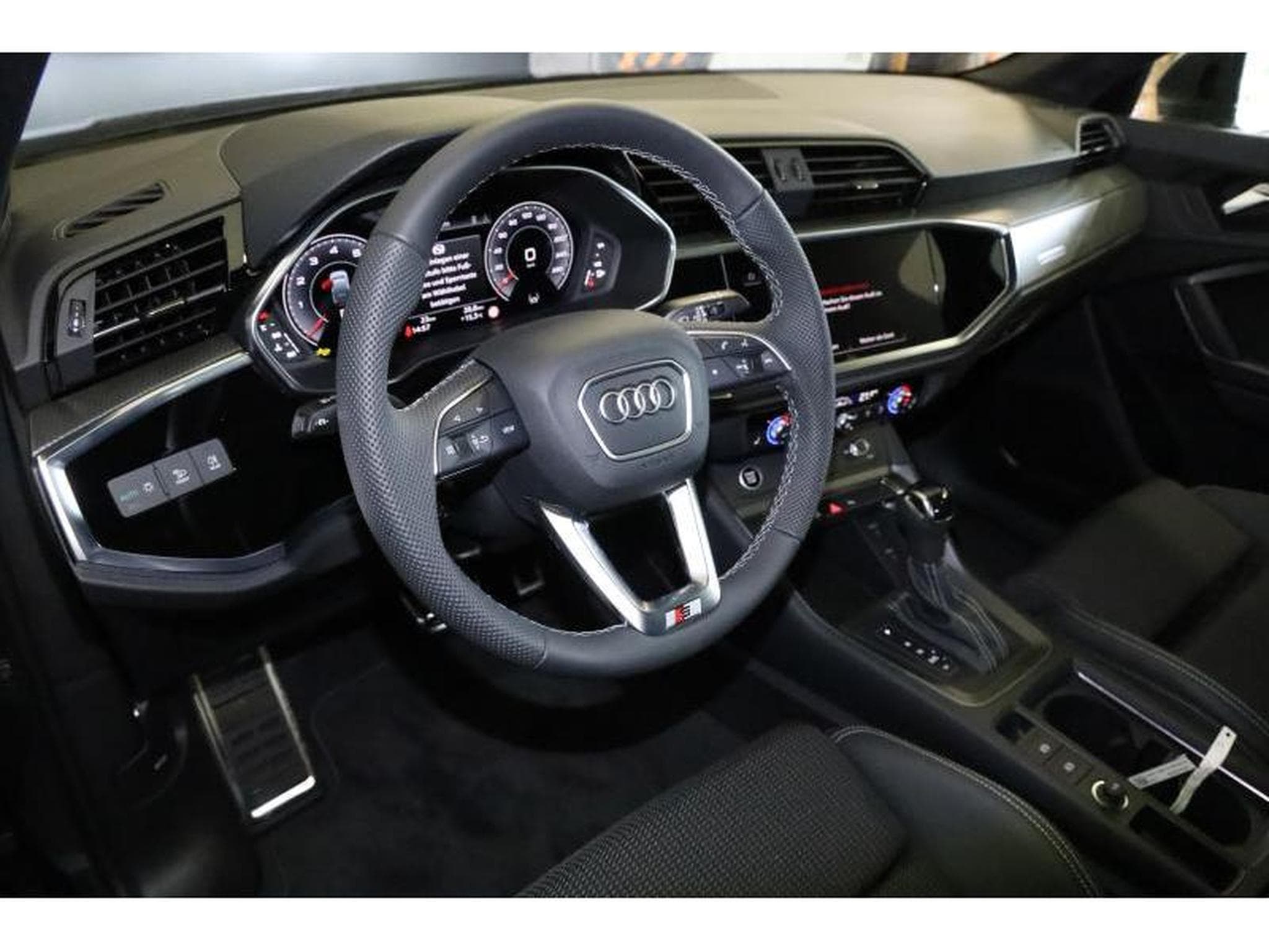 Audi Q3 Sportback S line (2024) - Photo 15