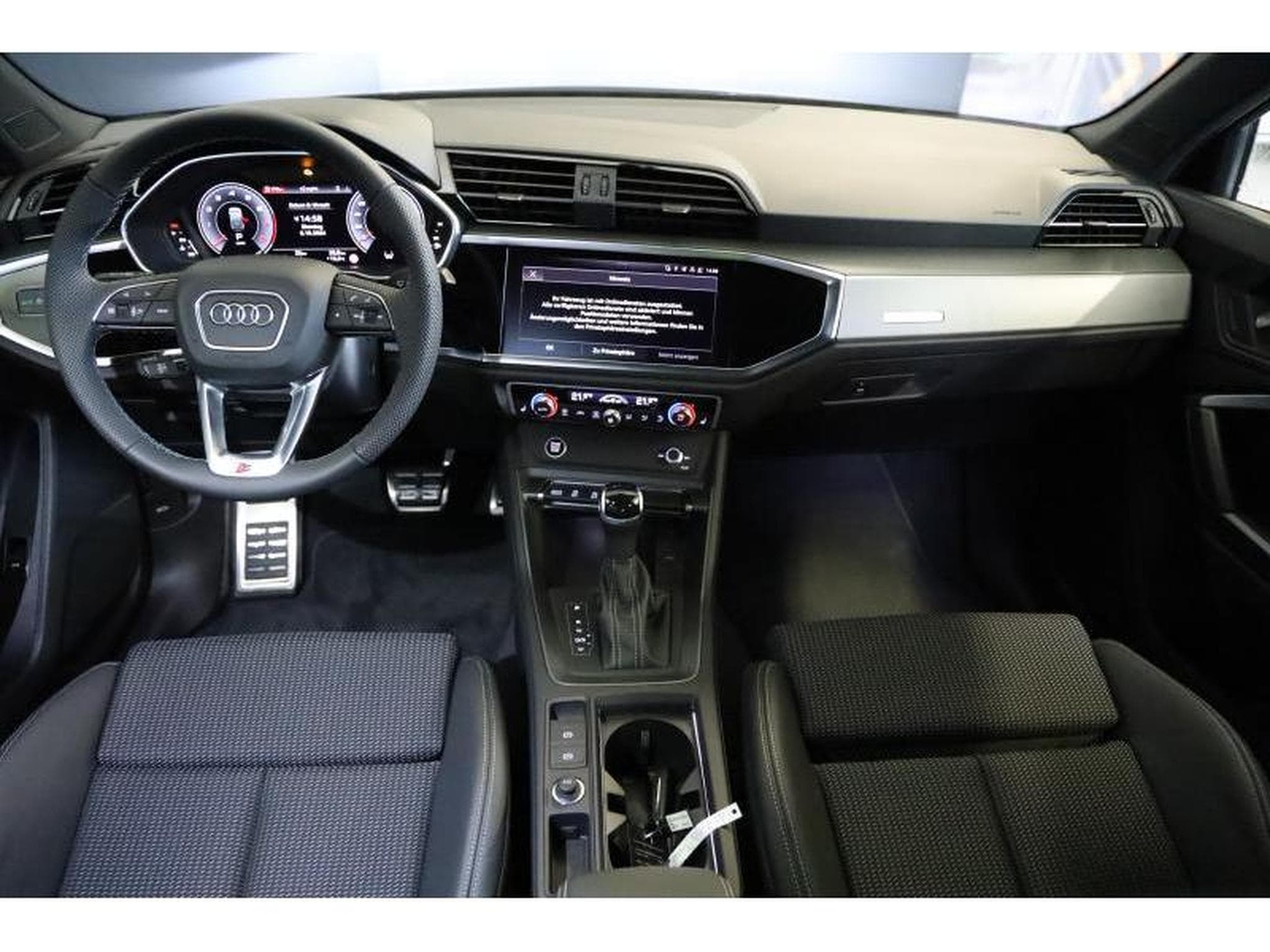 Audi Q3 Sportback S line (2024) - Photo 2