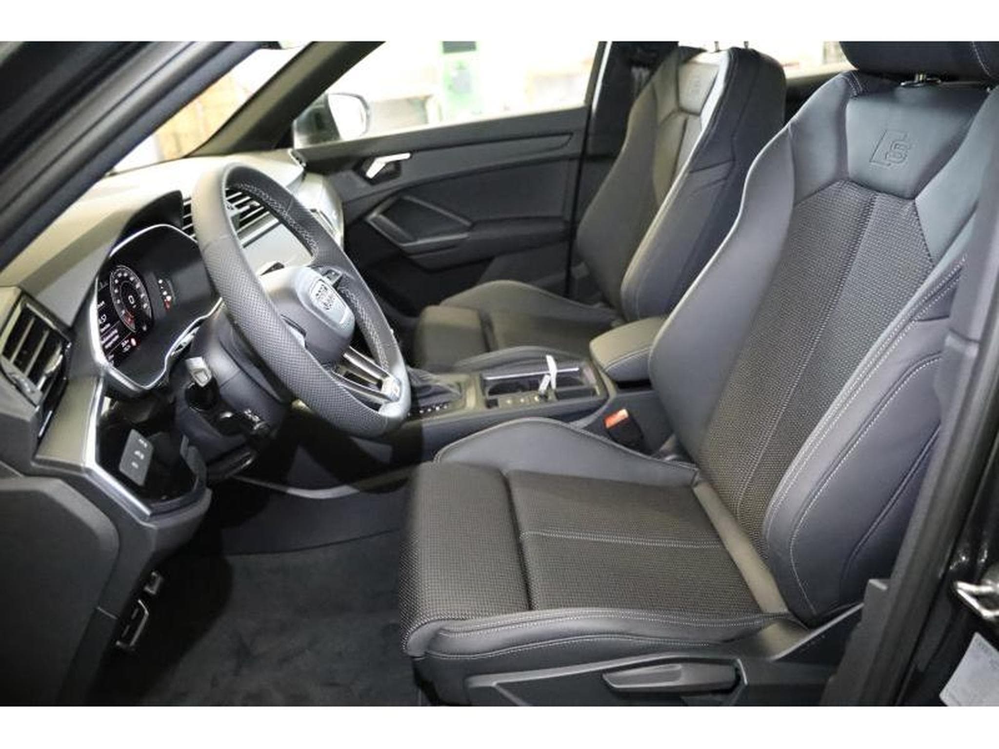 Audi Q3 Sportback S line (2024) - Photo 4