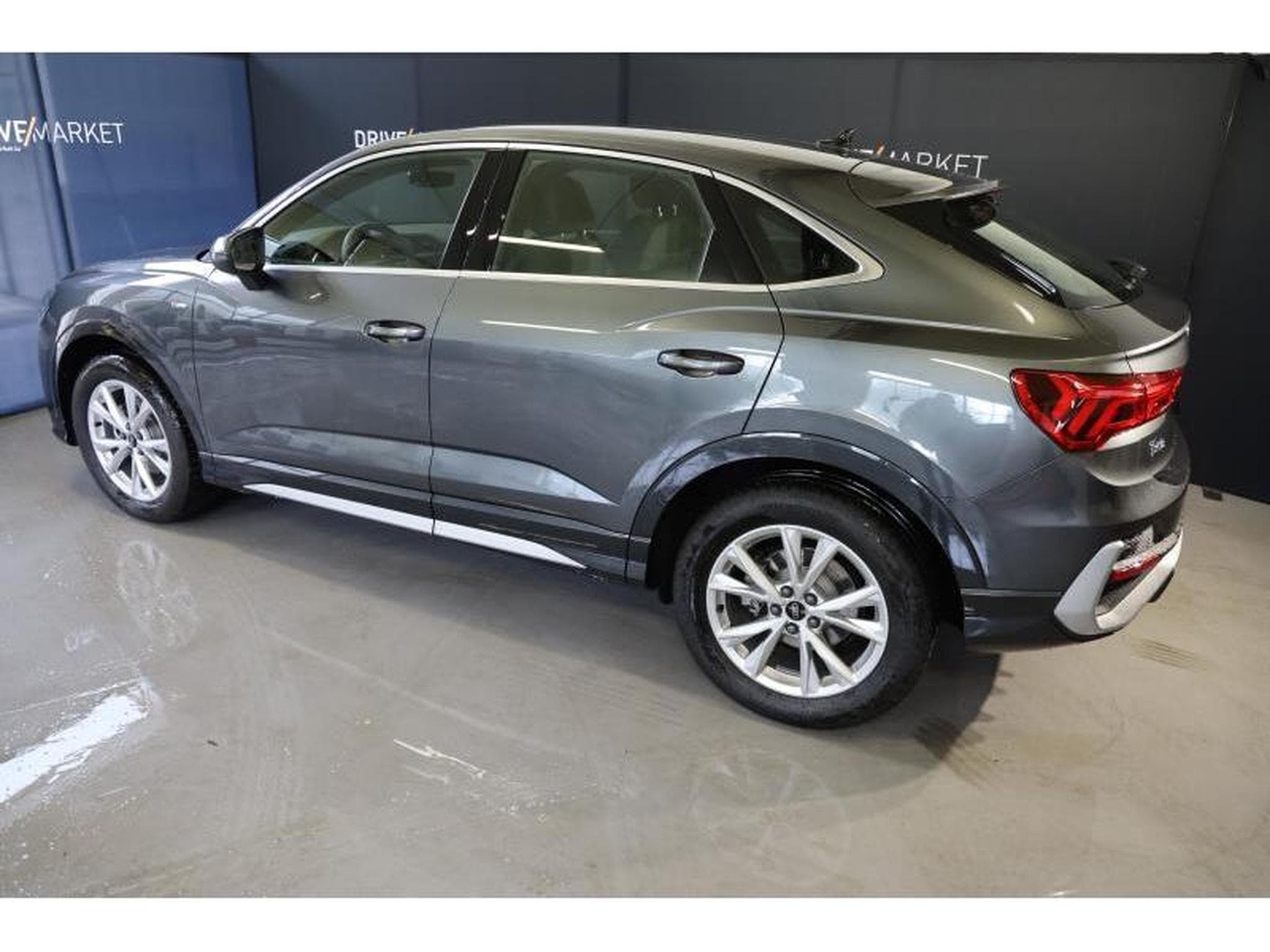 Audi Q3 Sportback S line (2024) - Photo 8
