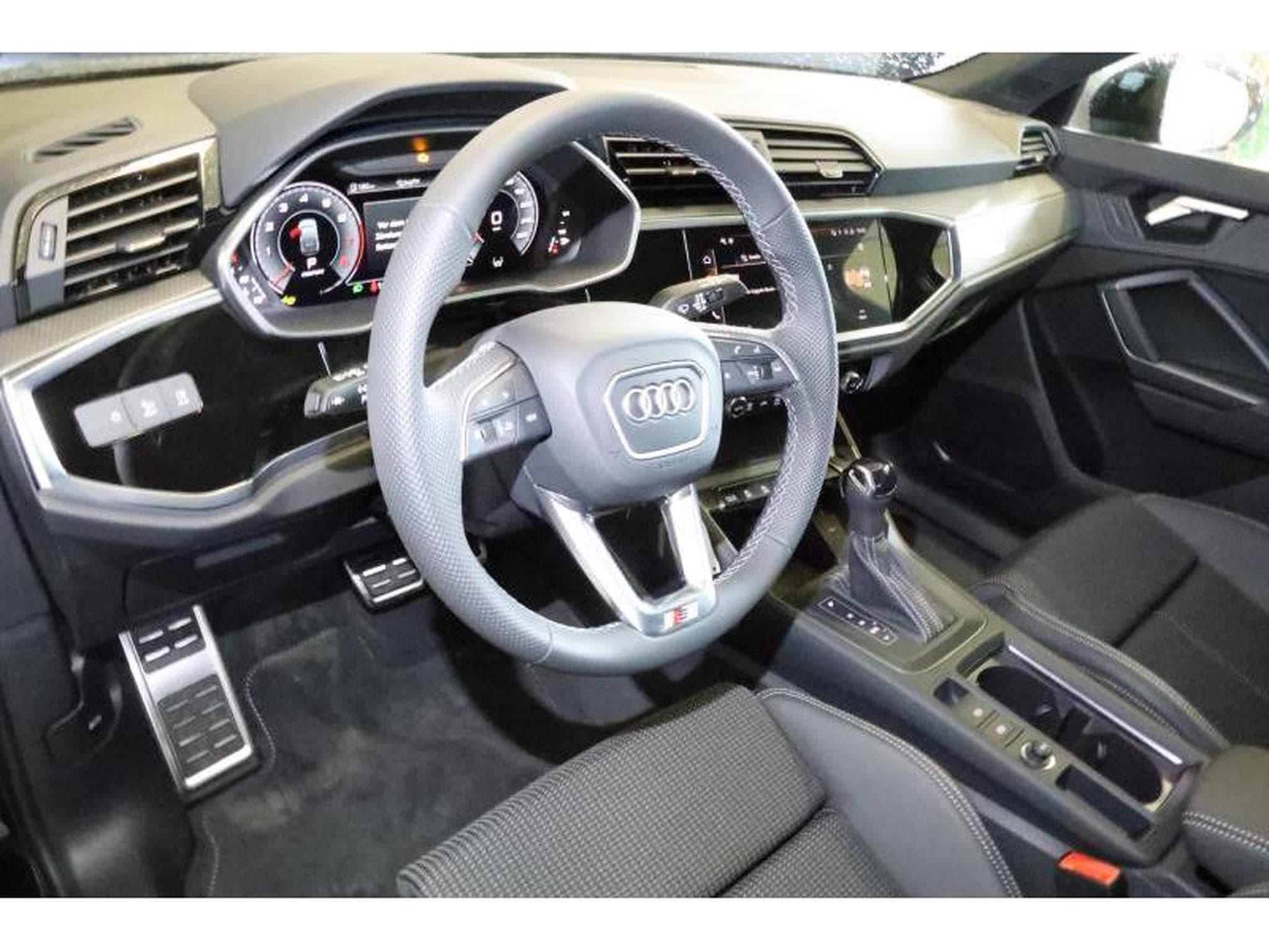 Audi Q3 Sportback (2025) - Photo 19