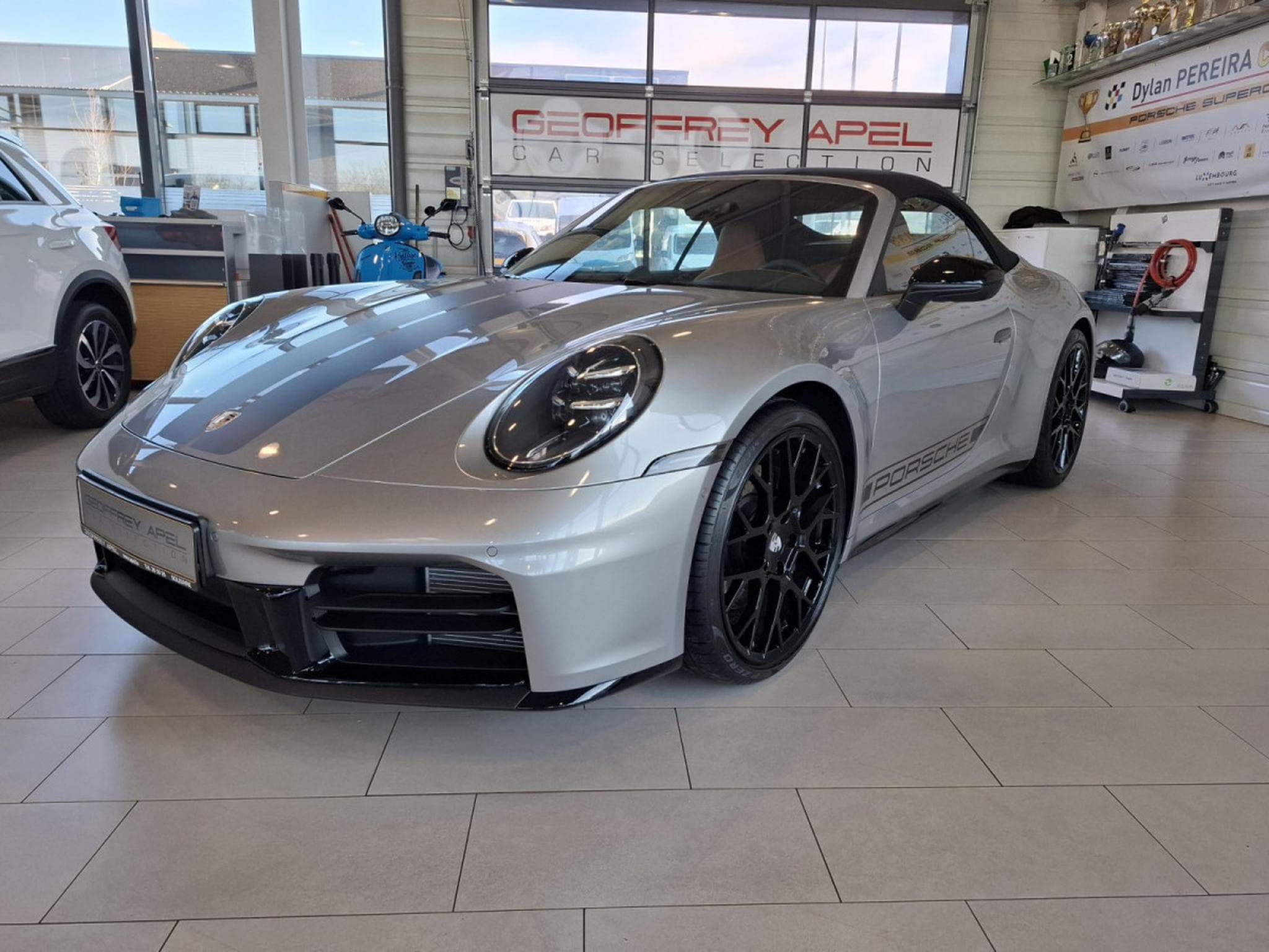 Porsche 911 FACELIFT CARRERA CABRIO PACK CHRONO BOSE CUIR NAVI 1 HAND 36 (2025) - Photo 1