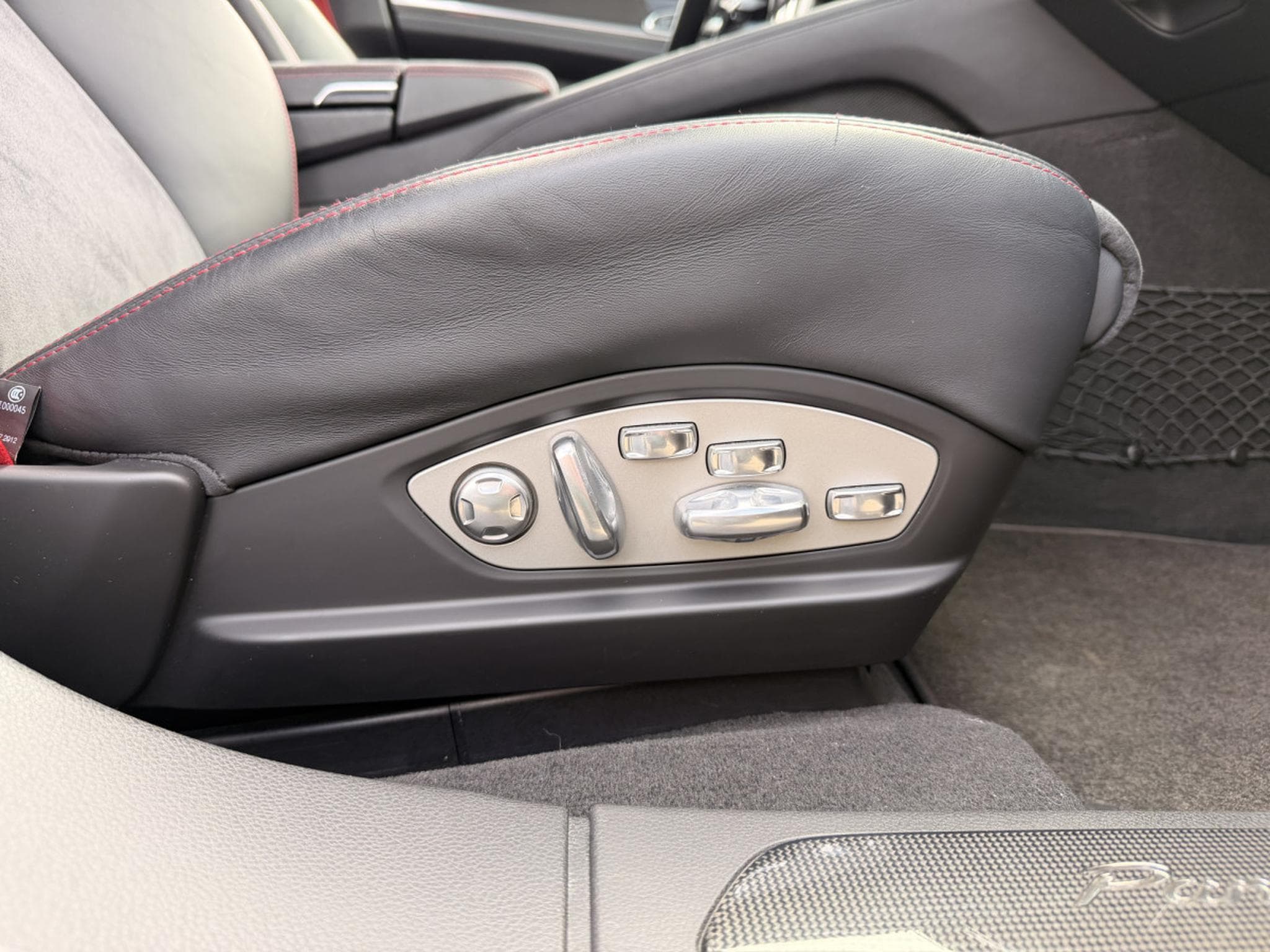 Porsche Panamera GTS (2012) - Photo 17
