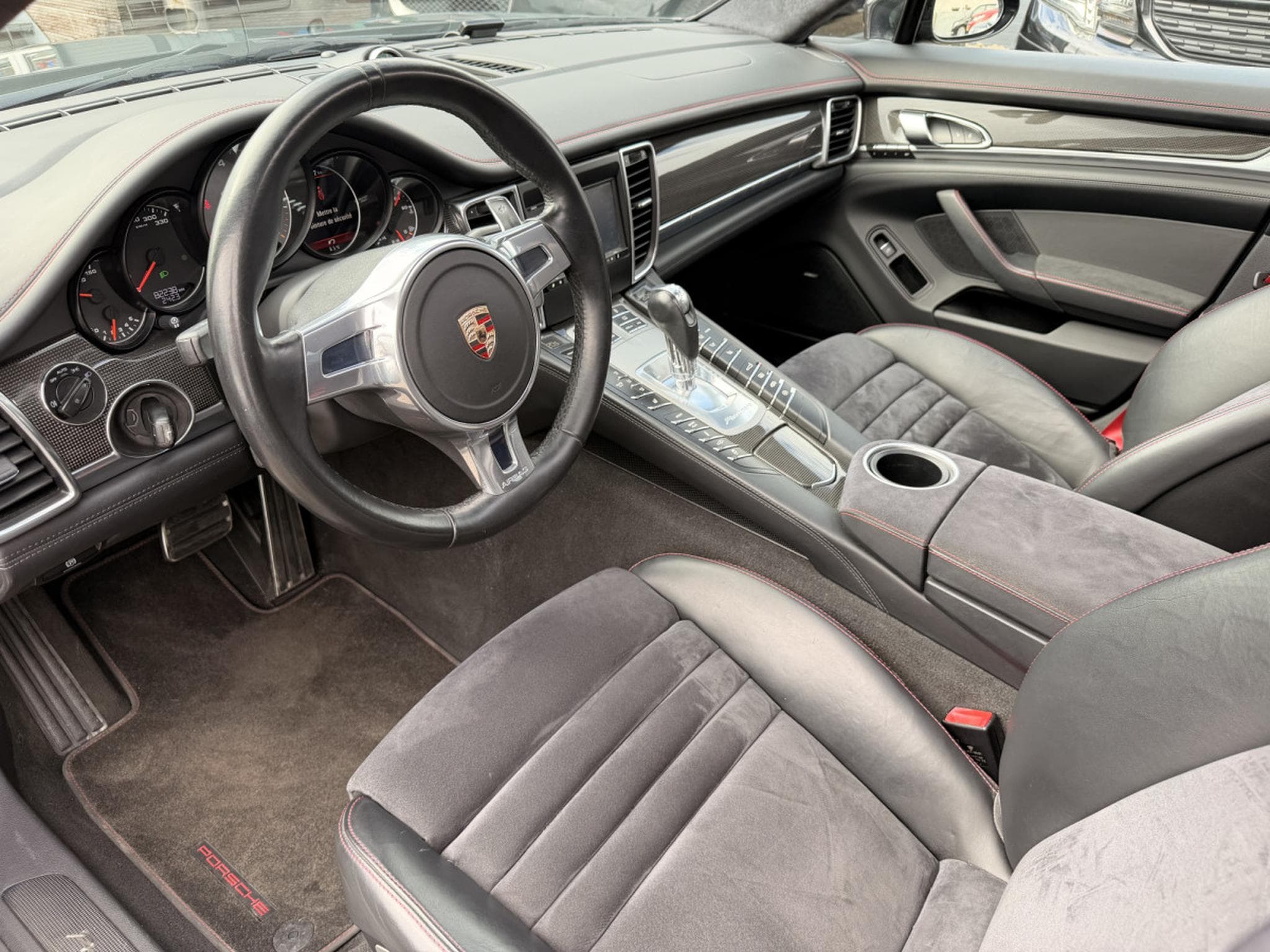 Porsche Panamera GTS (2012) - Photo 21