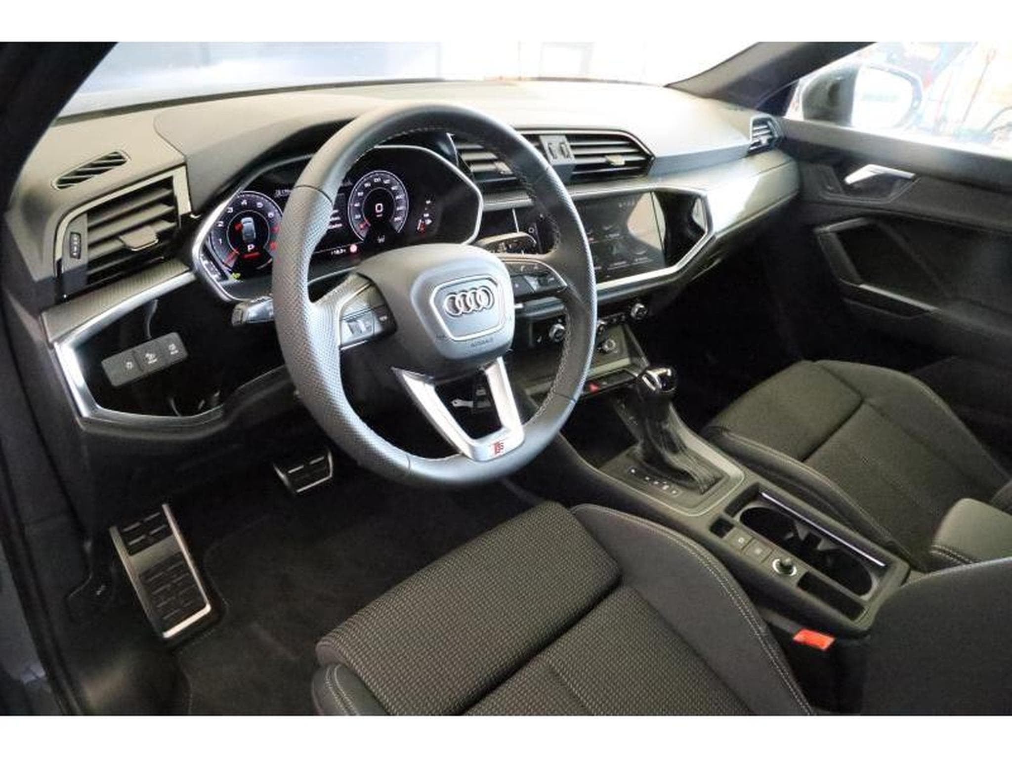 Audi Q3 Sportback (2025) - Photo 15