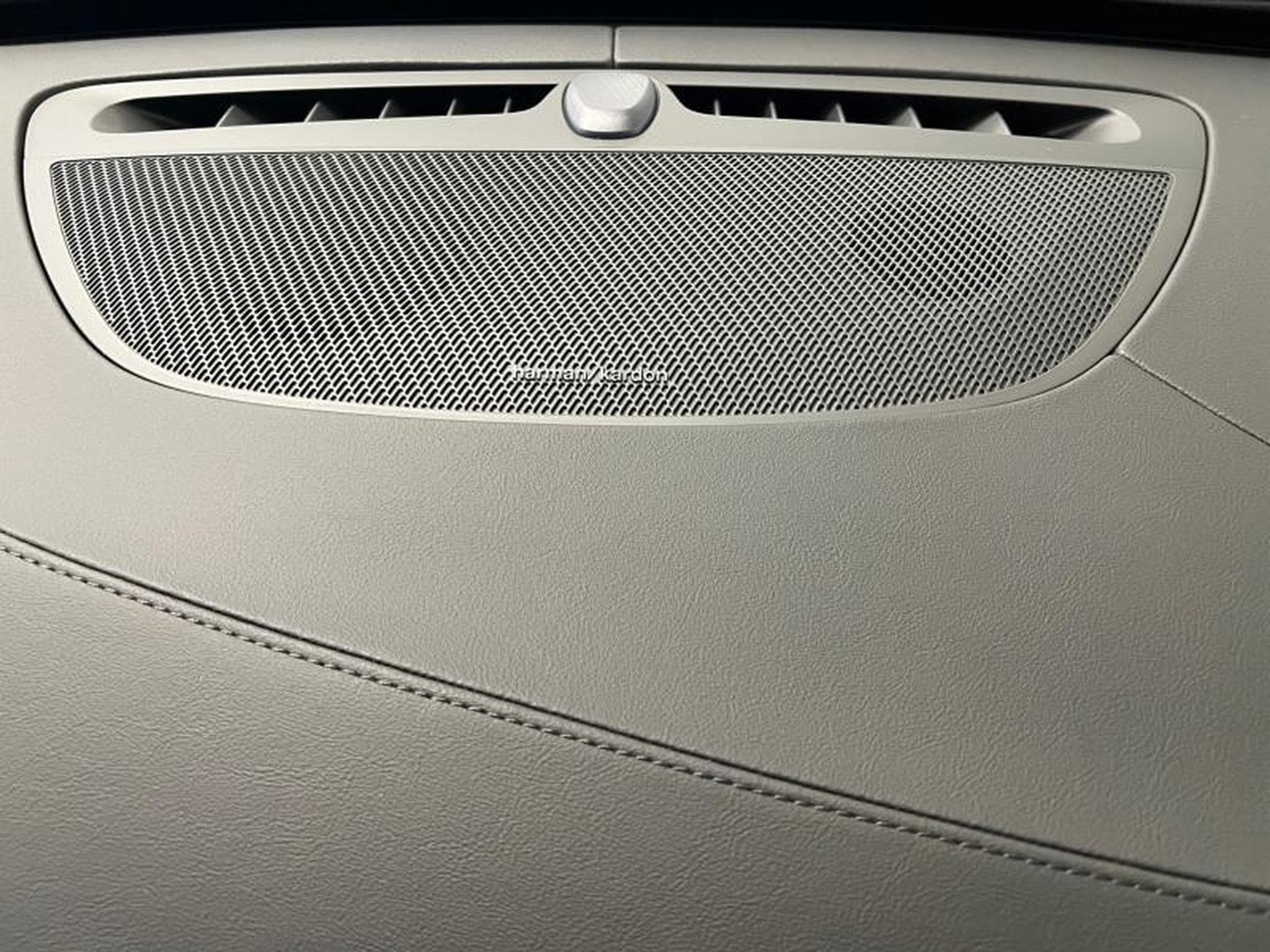 Volvo XC90 Plus Dark (2025) - Photo 16
