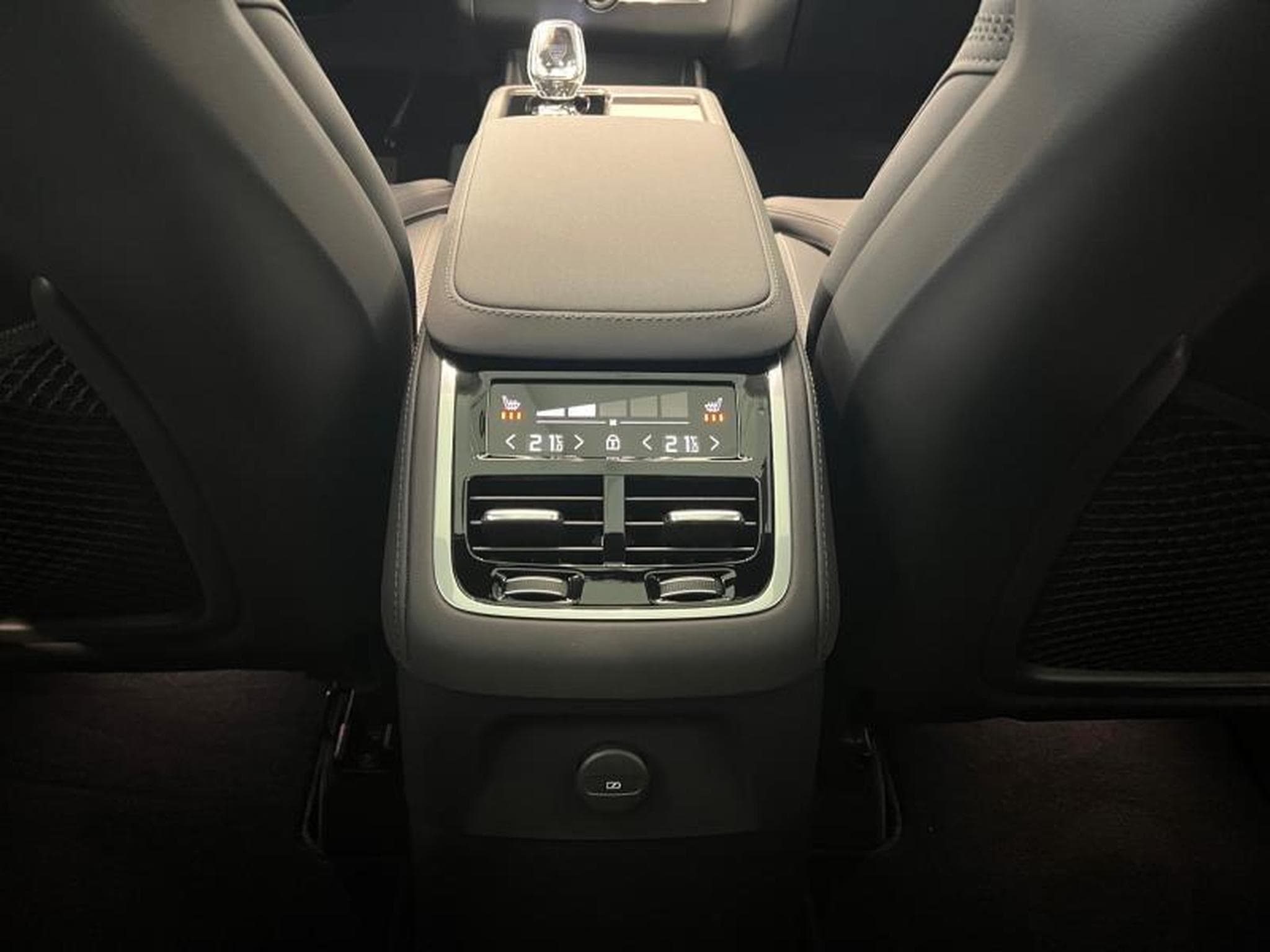 Volvo XC90 Plus Dark (2025) - Photo 17
