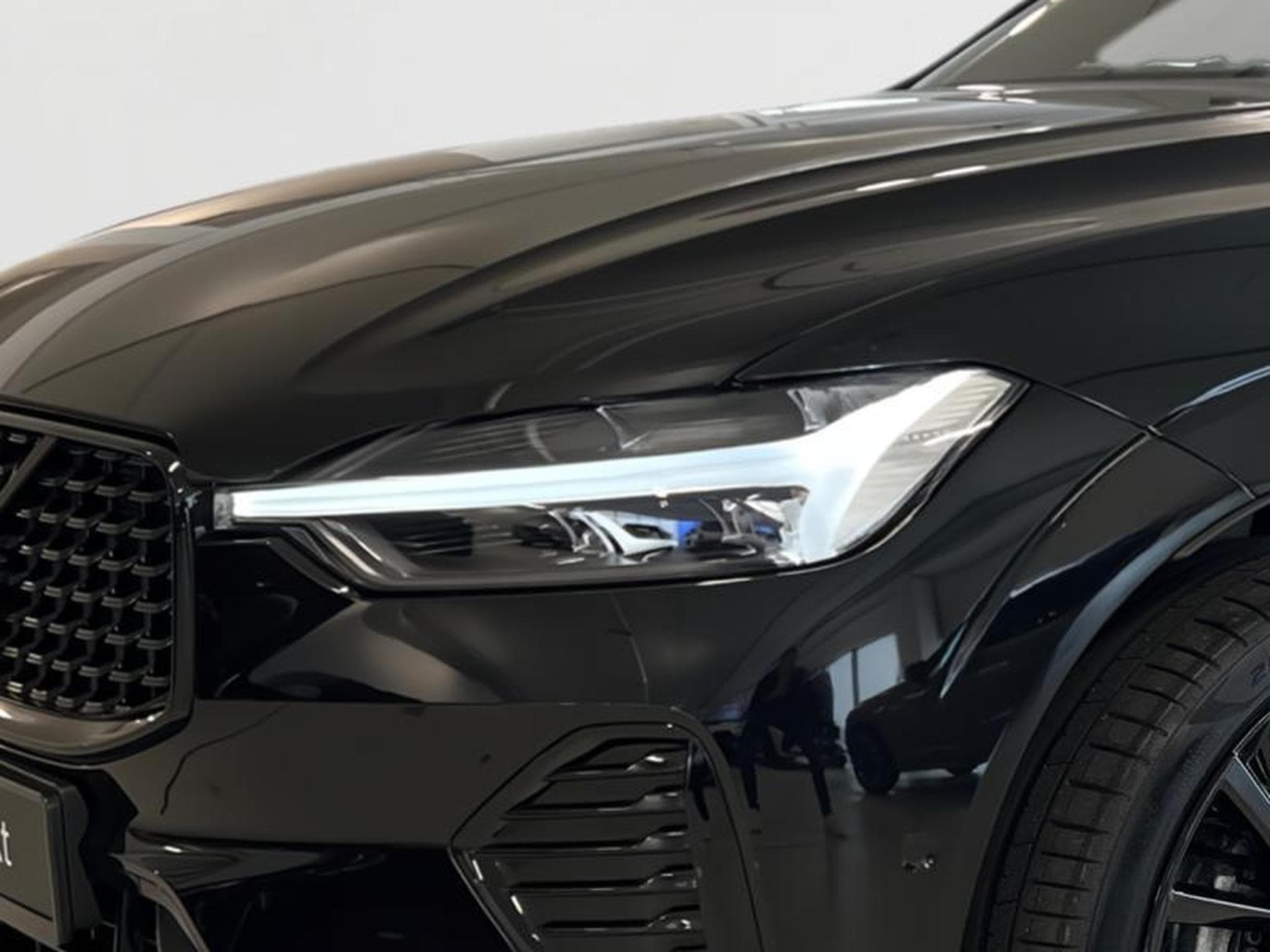 Volvo XC60 Black Edition (2025) - Photo 5