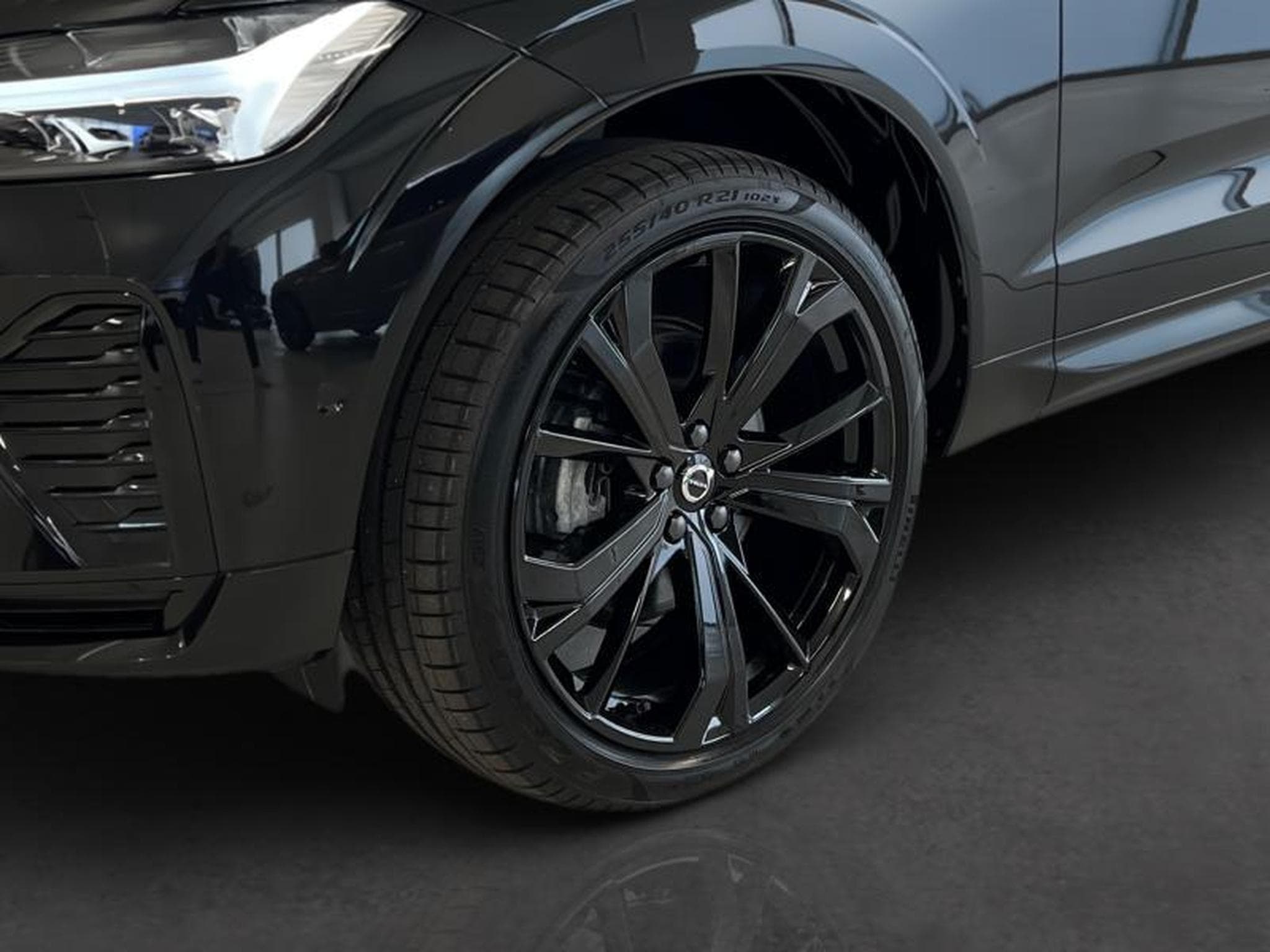 Volvo XC60 Black Edition (2025) - Photo 6
