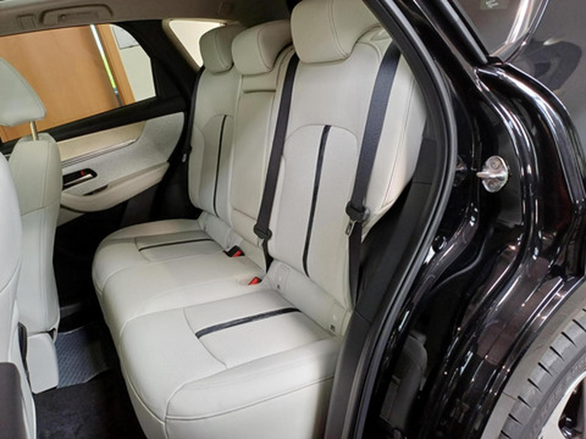 Mazda CX-60 2.5 e-SkyActiv PHEV Takumi (2025) - Photo 10