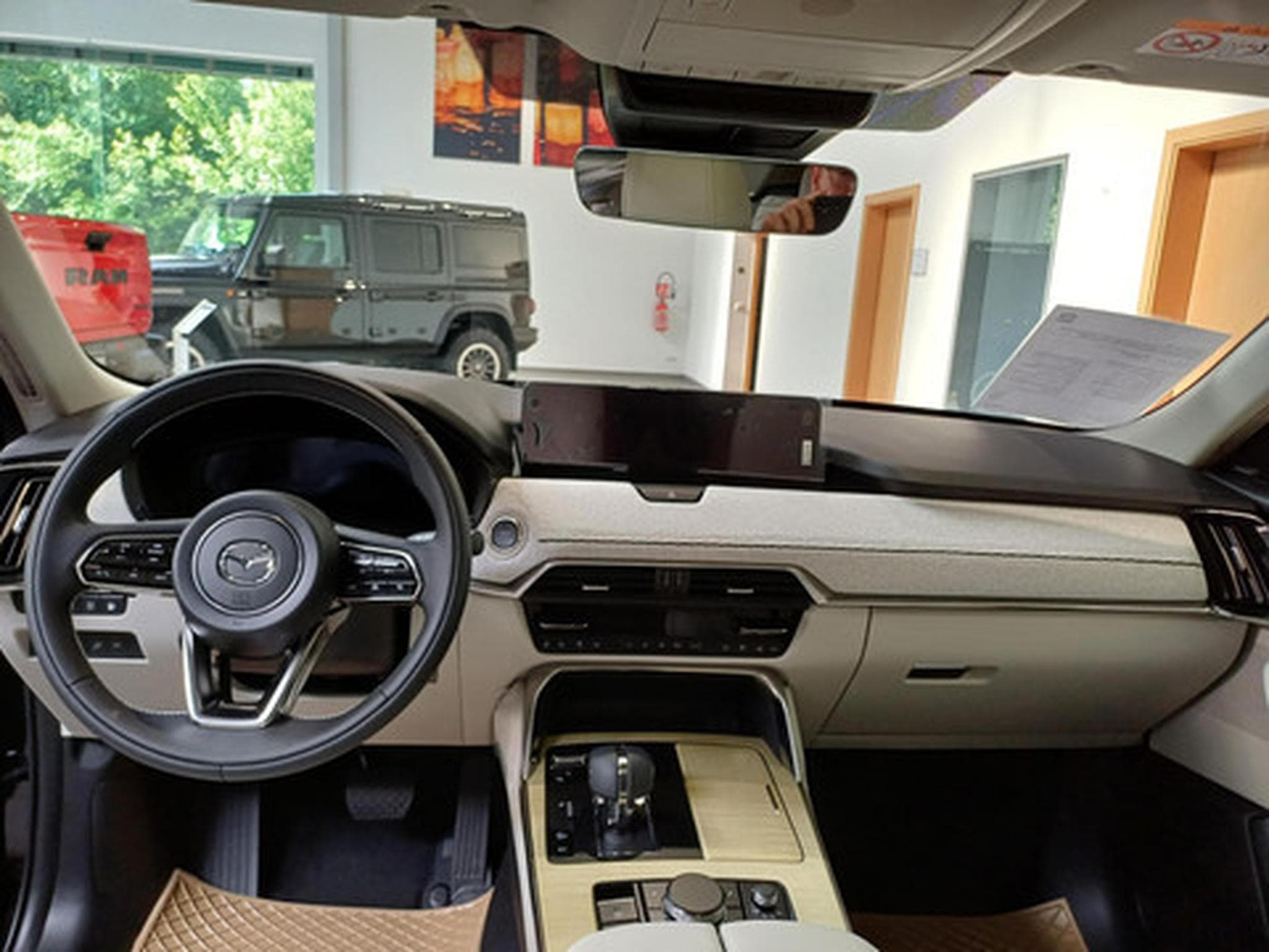 Mazda CX-60 2.5 e-SkyActiv PHEV Takumi (2025) - Photo 8