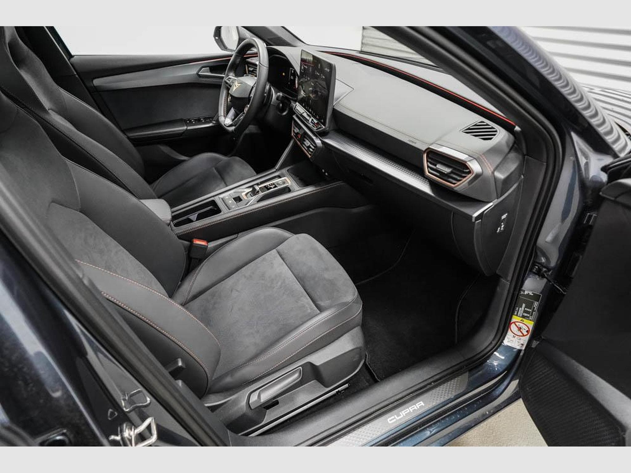 Cupra Leon ST 2,0 TSI (2025) - Photo 21