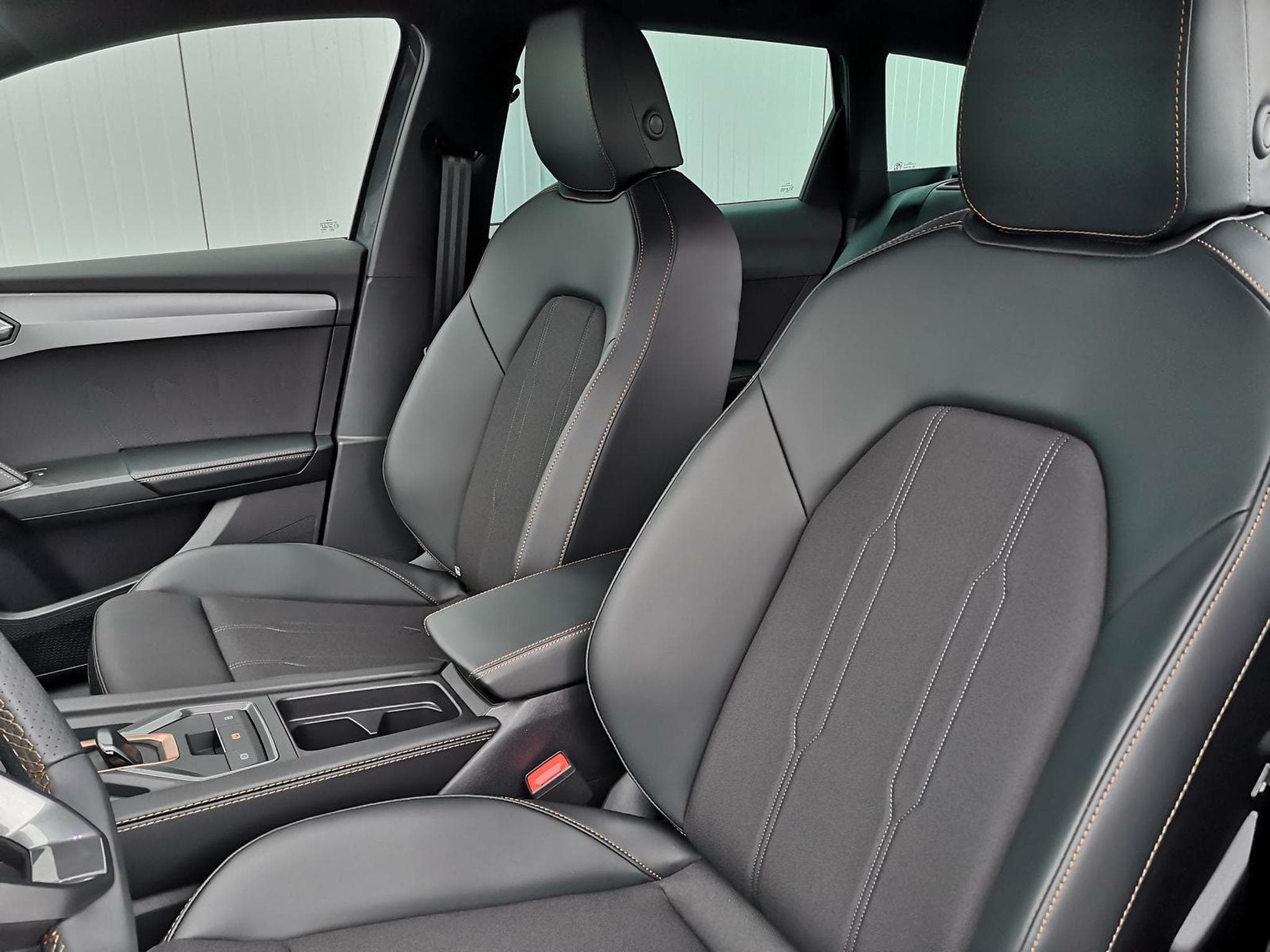 Cupra Leon 1.5 eTSI 110 kW (2026) - Photo 6