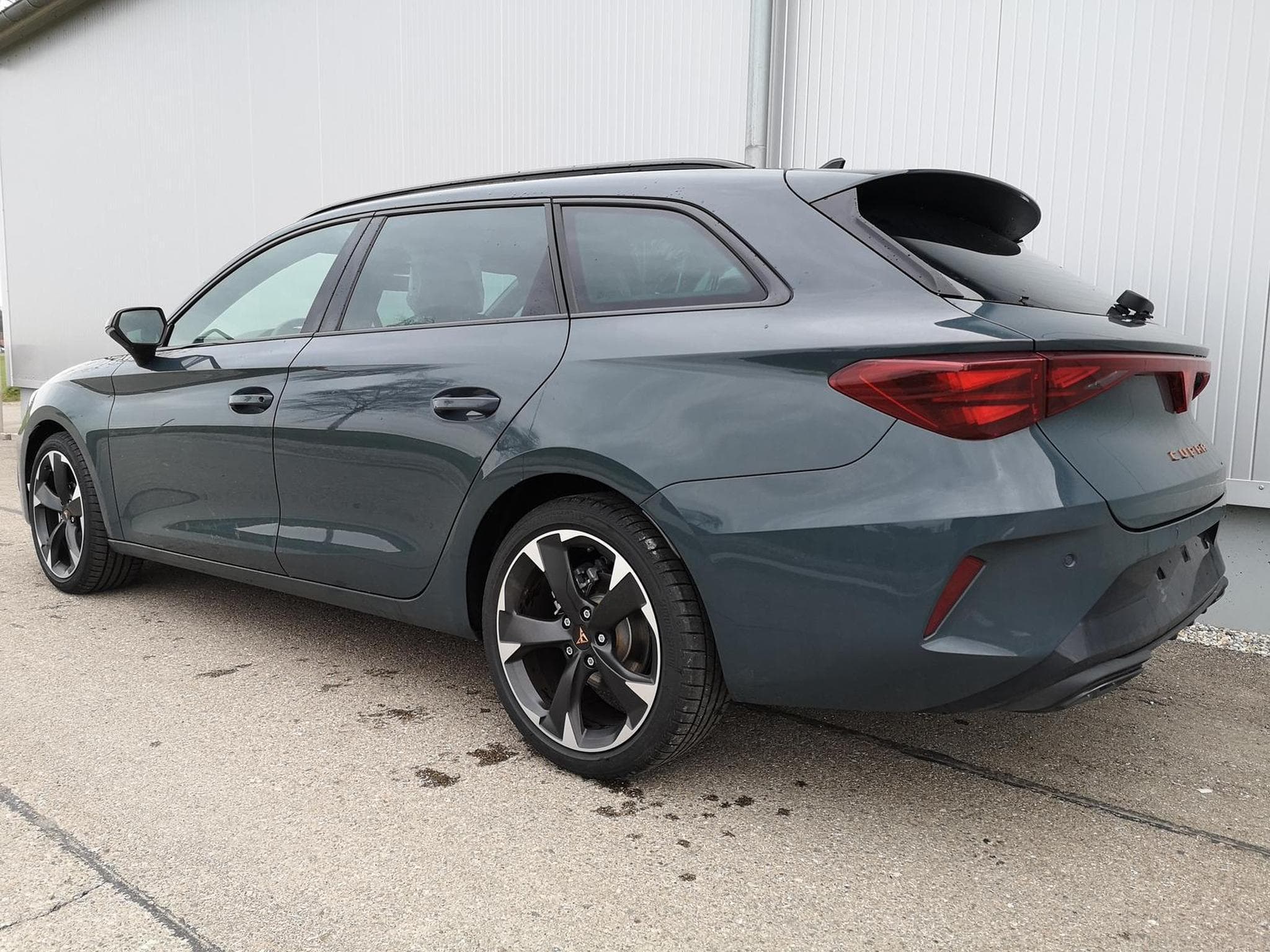 Cupra Leon 1.5 eTSI 110 kW (2026) - Photo 2