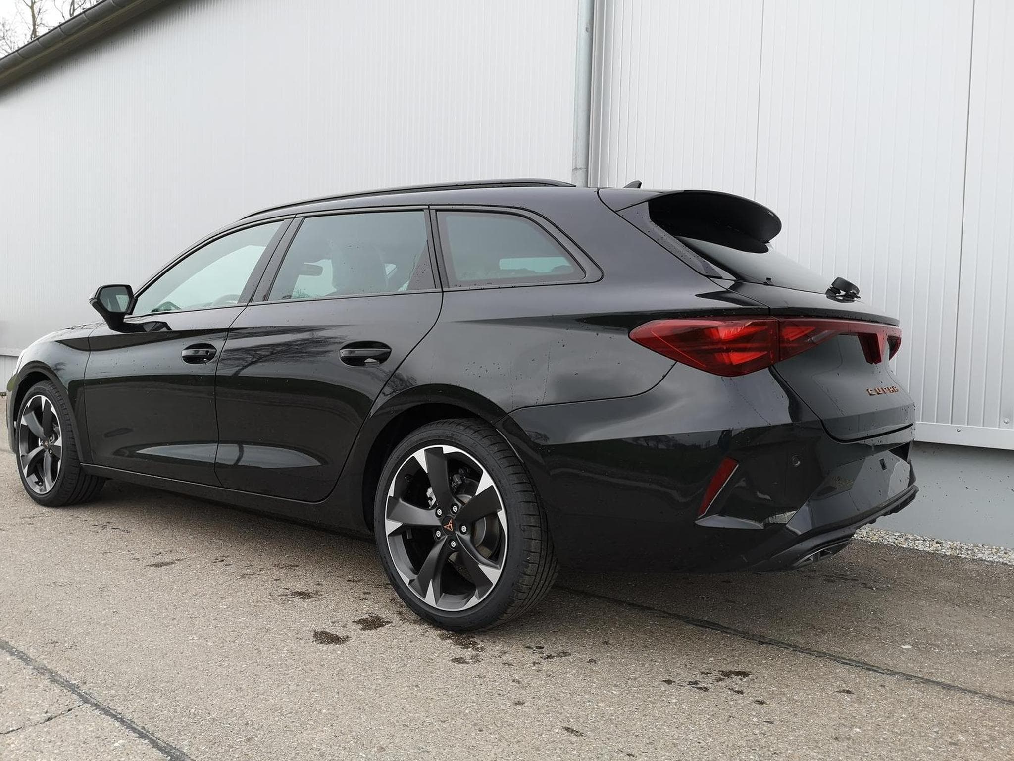 Cupra Leon 1.5 eTSI 110 kW (2026) - Photo 2