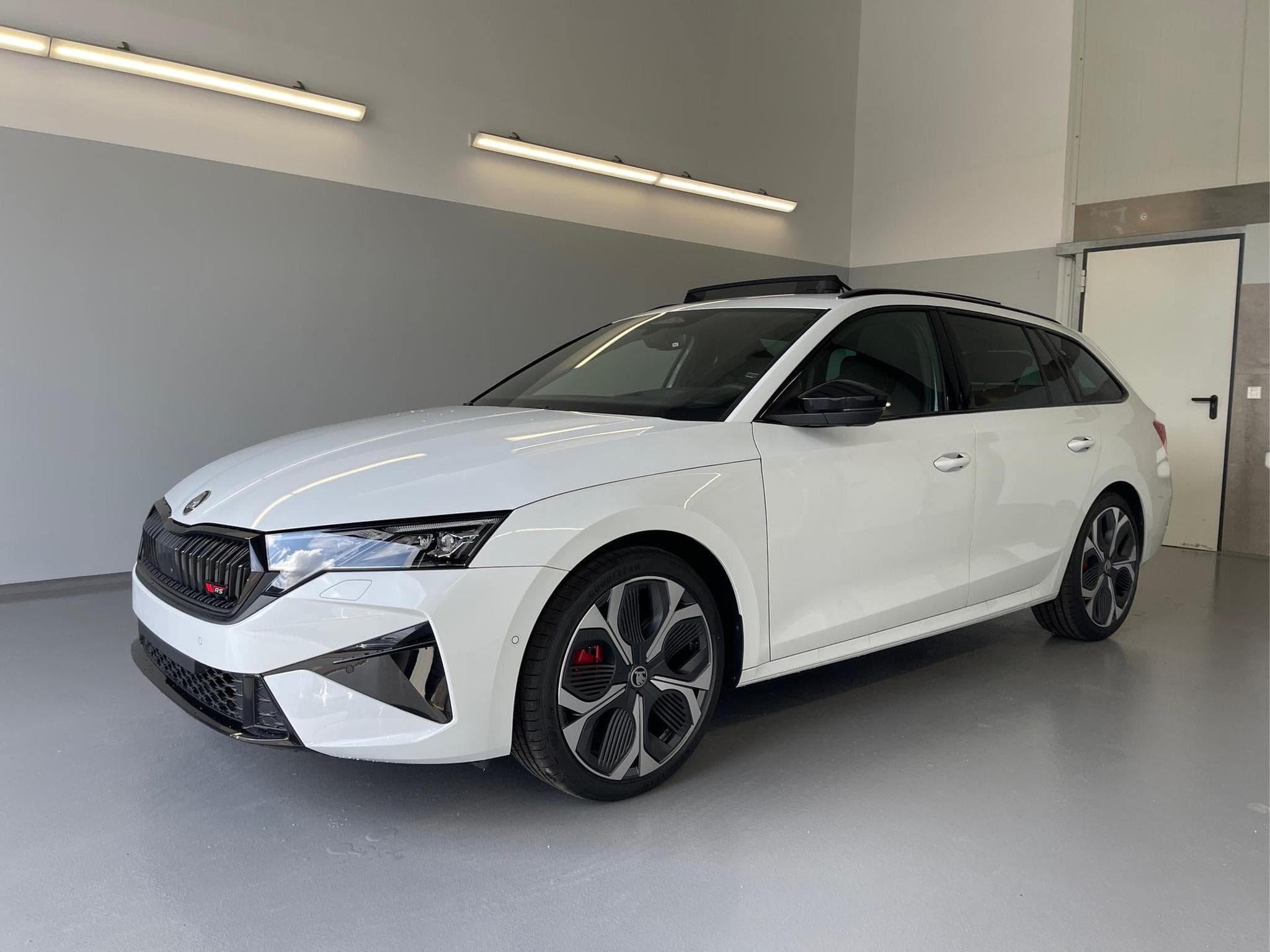 Skoda Octavia RS (2026) - Photo 1
