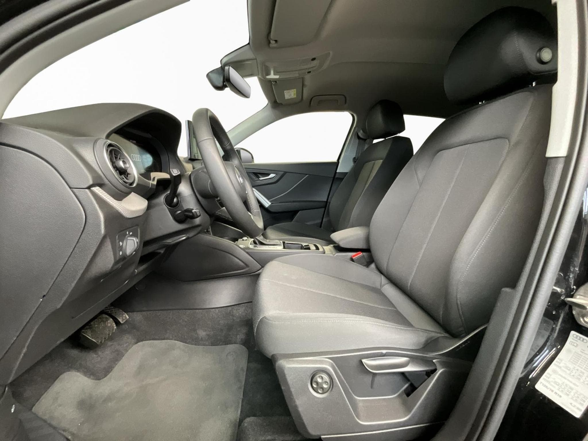 Audi Q2 Advanced+S-Tronic+35tfsi+Led (2025) - Photo 9