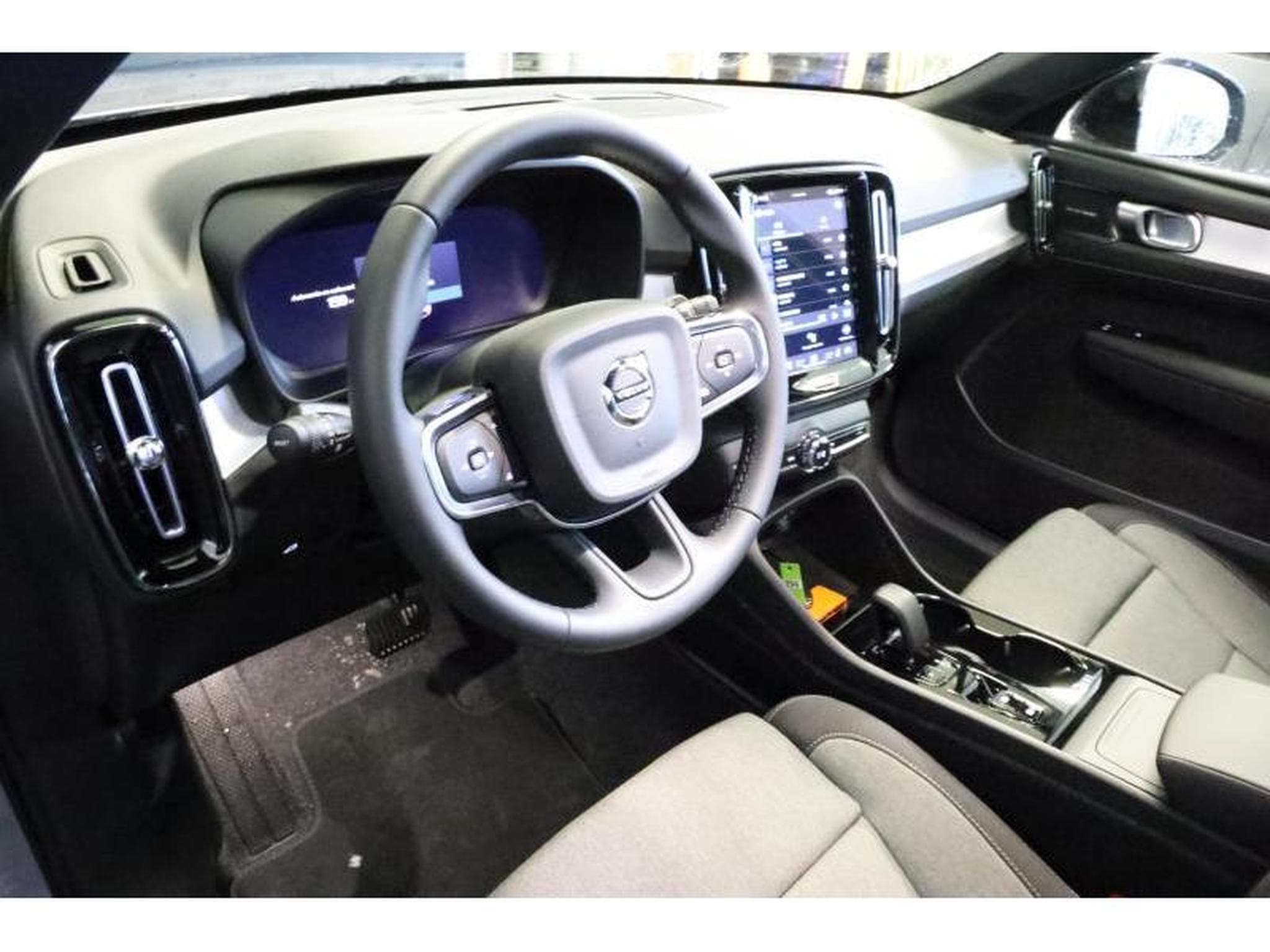 Volvo XC40 Dark (2025) - Photo 19