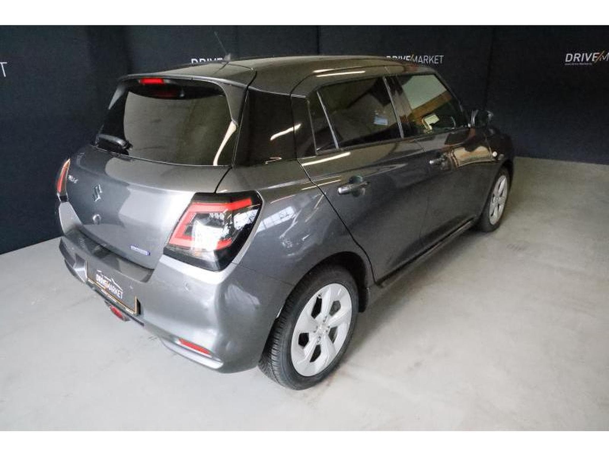 Suzuki Swift GL+ (2025) - Photo 14