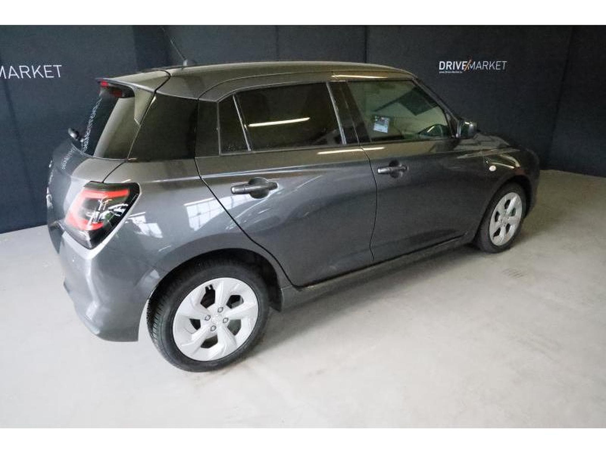 Suzuki Swift GL+ (2025) - Photo 15