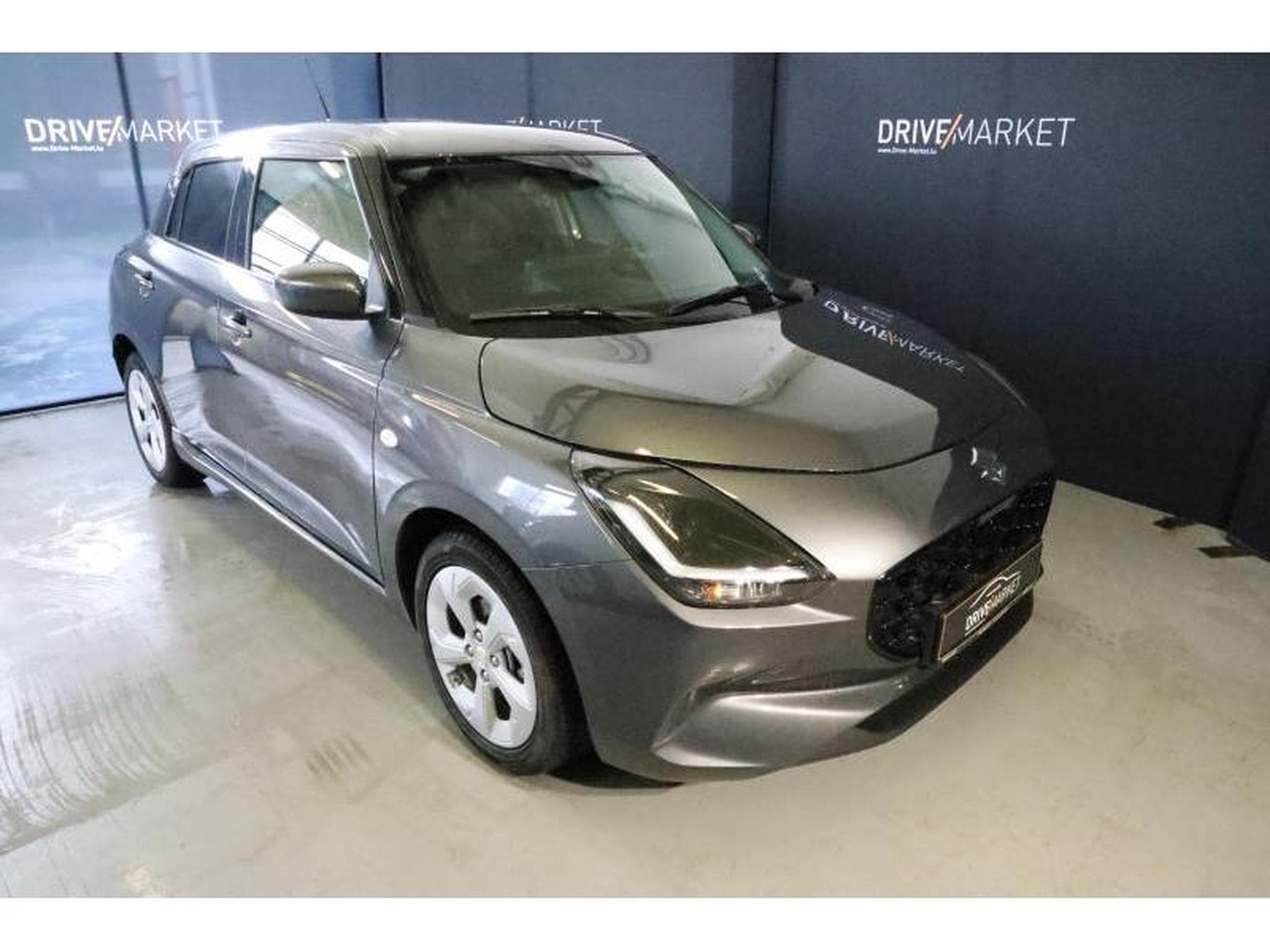 Suzuki Swift GL+ (2025) - Photo 17
