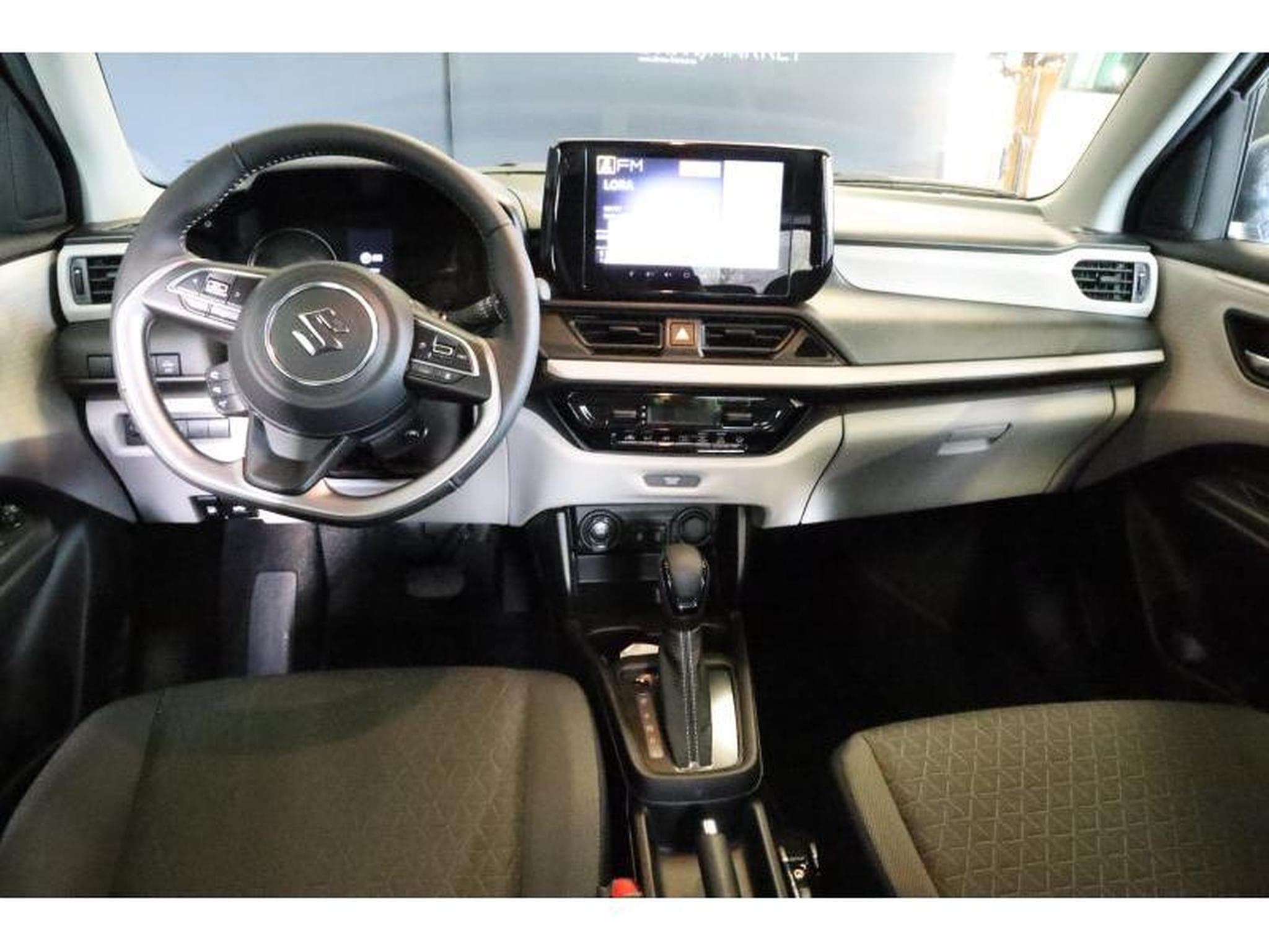 Suzuki Swift GL+ (2025) - Photo 2